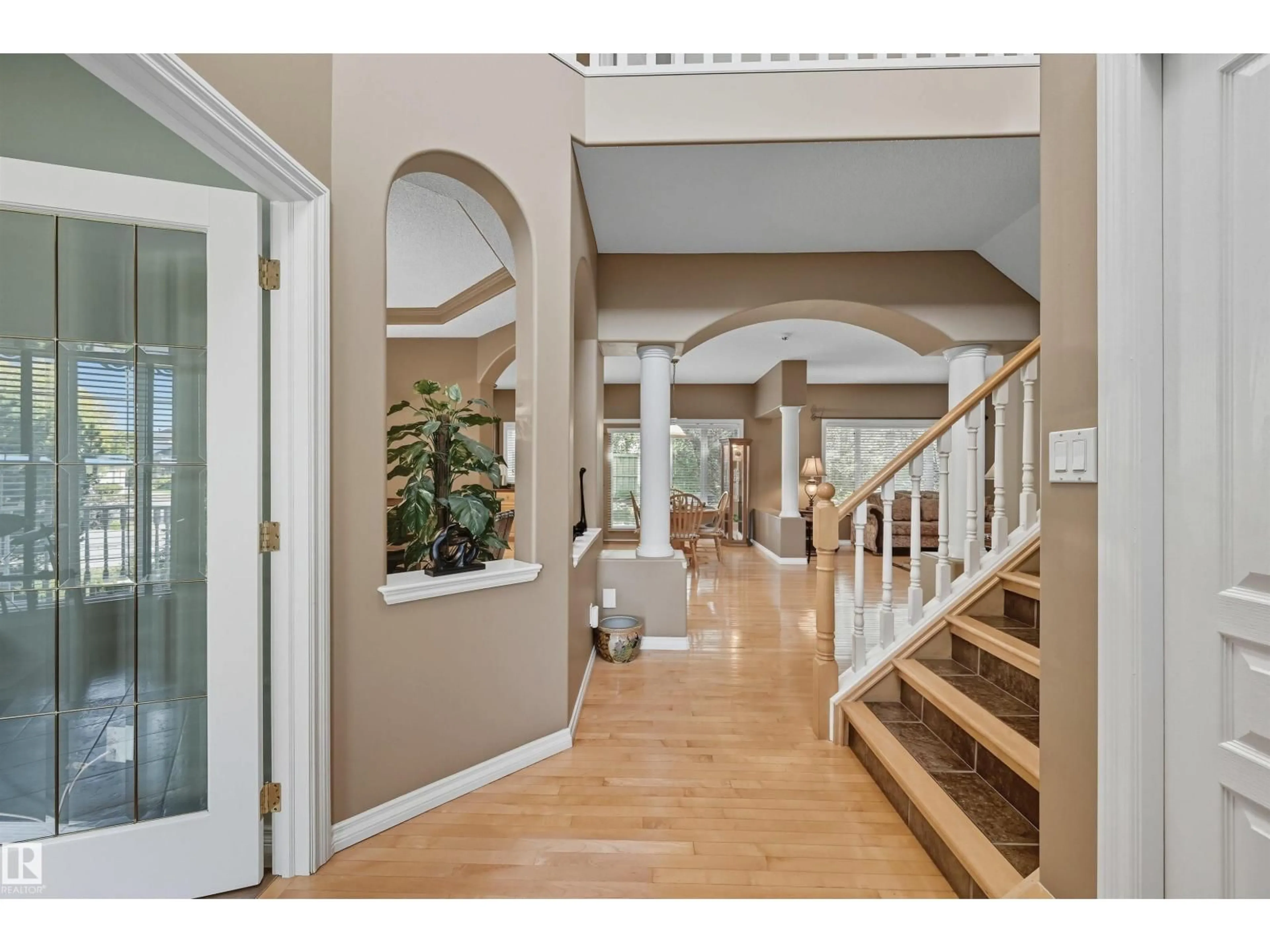 Indoor entryway for 2007 HADDOW DR, Edmonton Alberta T6R2P2