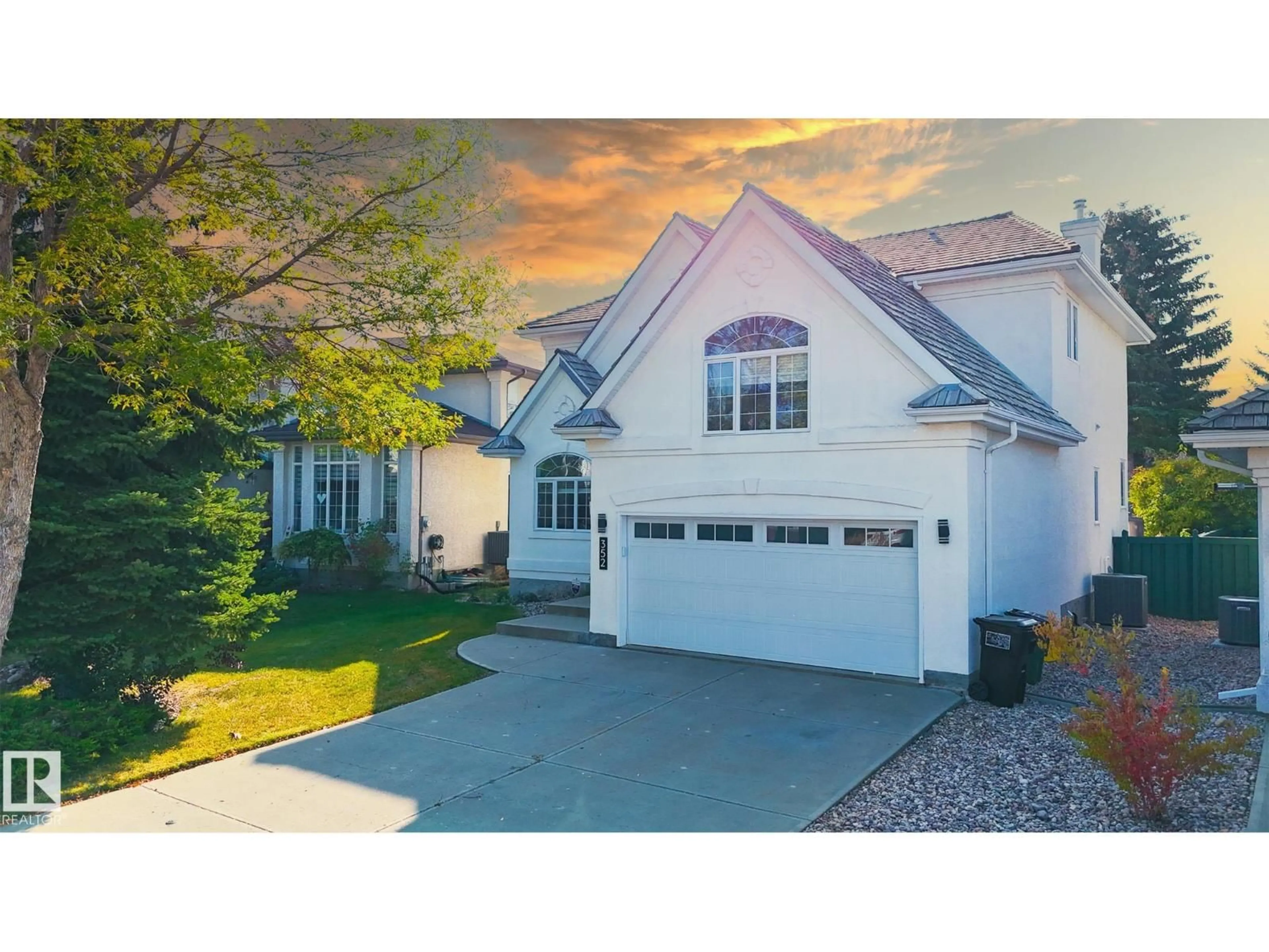 Home with vinyl exterior material, street for 352 HUNTERS RU, Edmonton Alberta T6R2P1