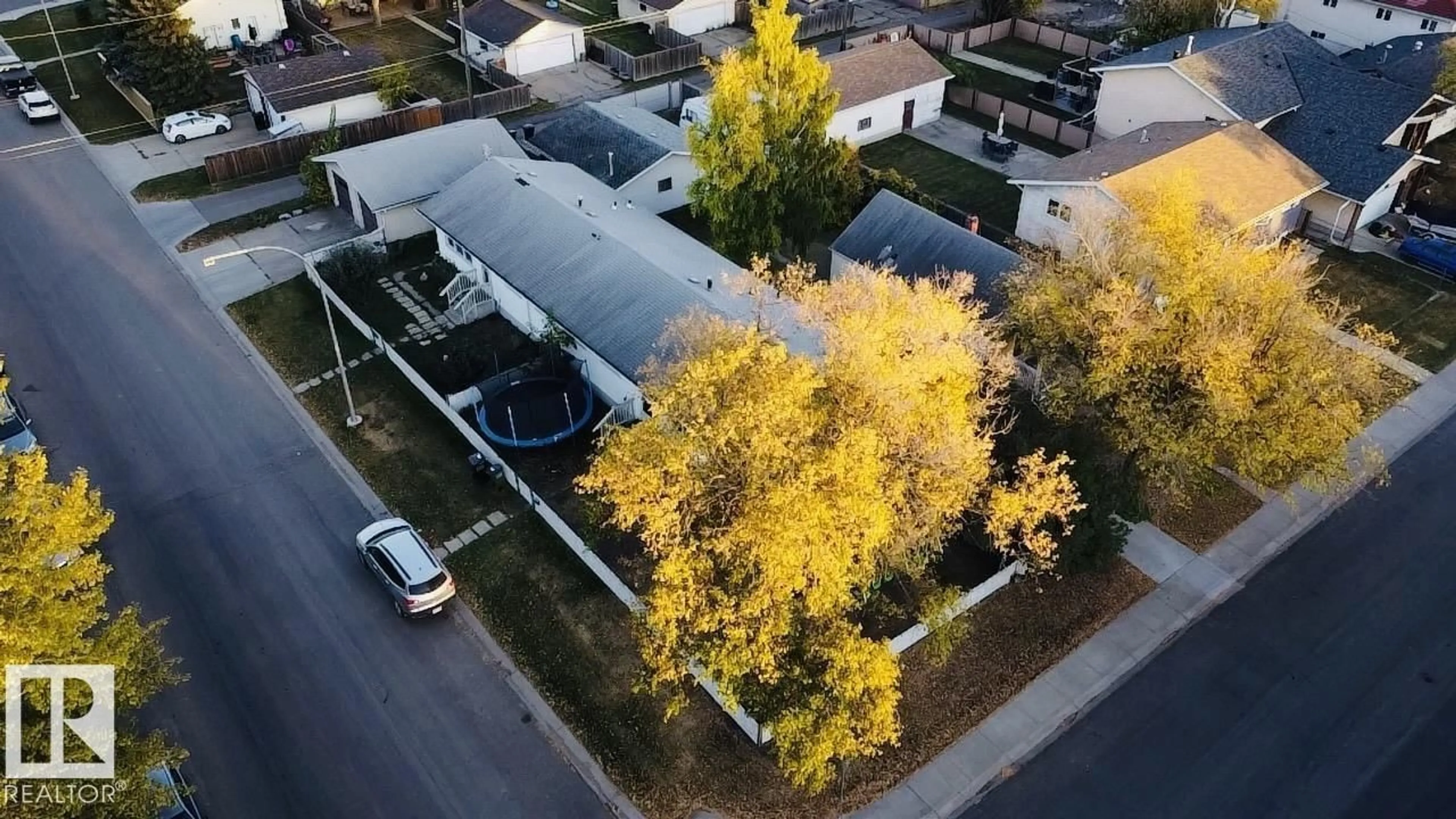A pic from outside/outdoor area/front of a property/back of a property/a pic from drone, street for 15131 99 AVE, Edmonton Alberta T5P1X2