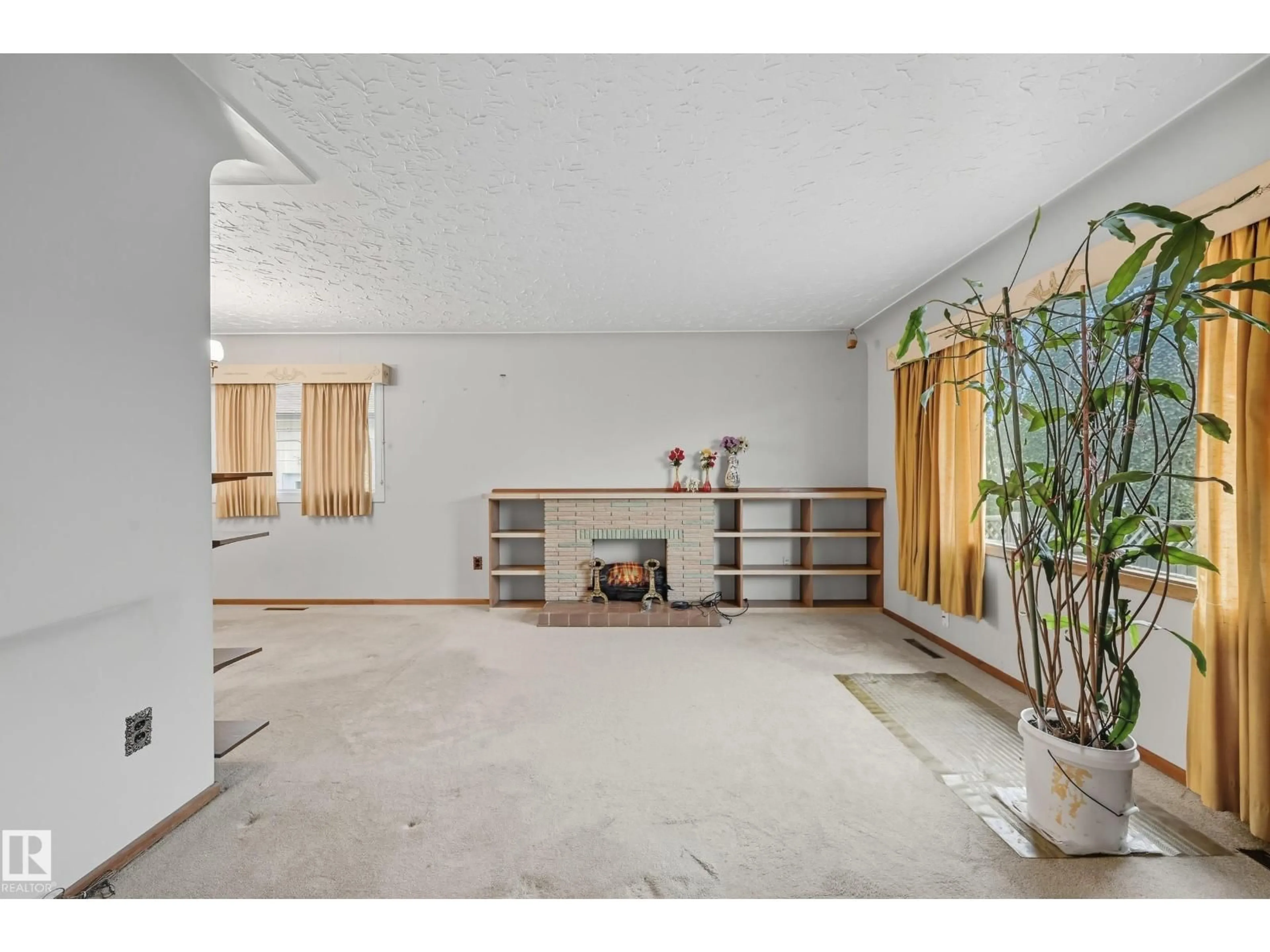 Unknown for 10907 149 ST, Edmonton Alberta T5P1M7
