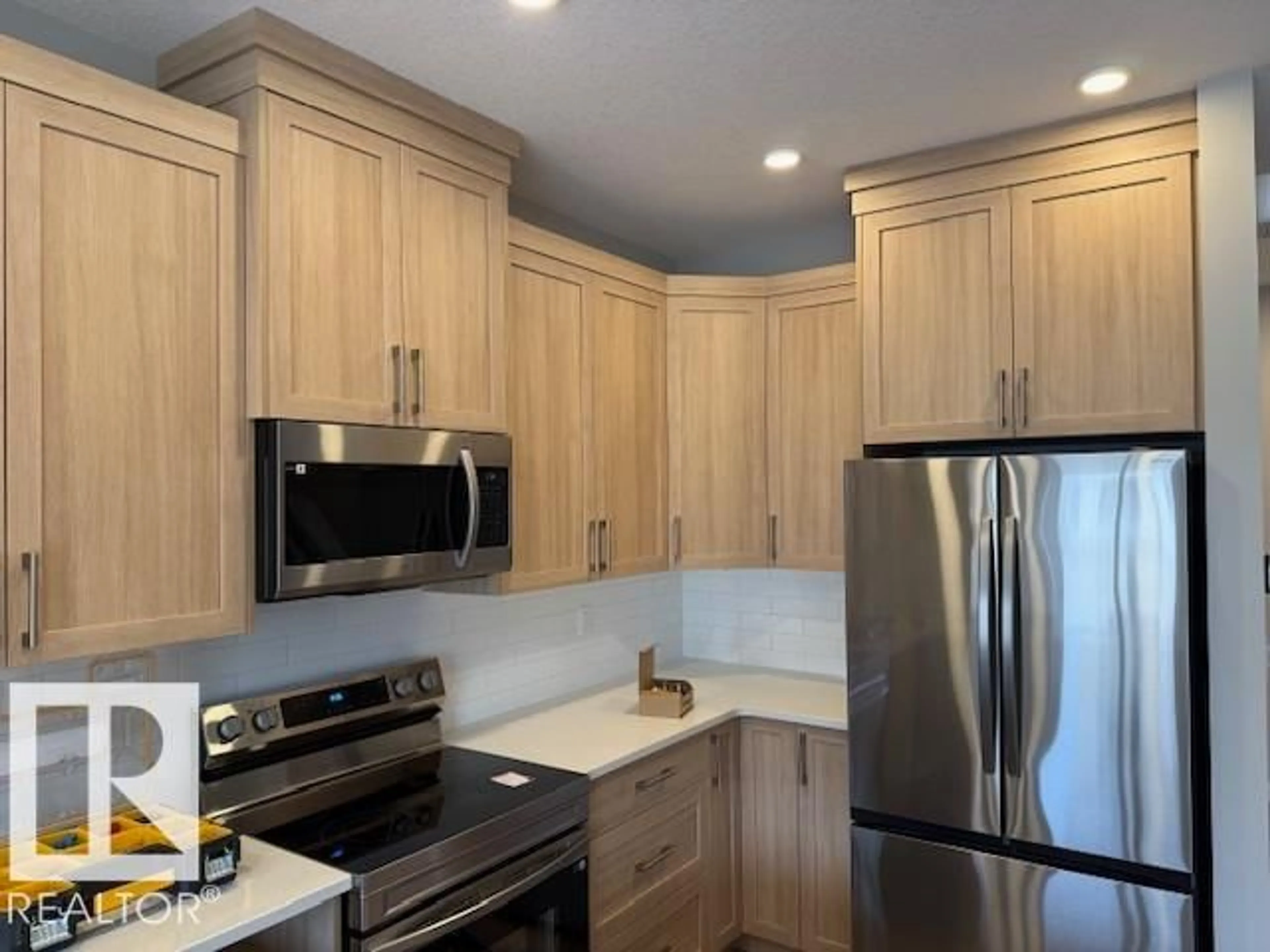 Standard kitchen, wood/laminate floor for NW - 18113 74 ST, Edmonton Alberta T5Z0X7