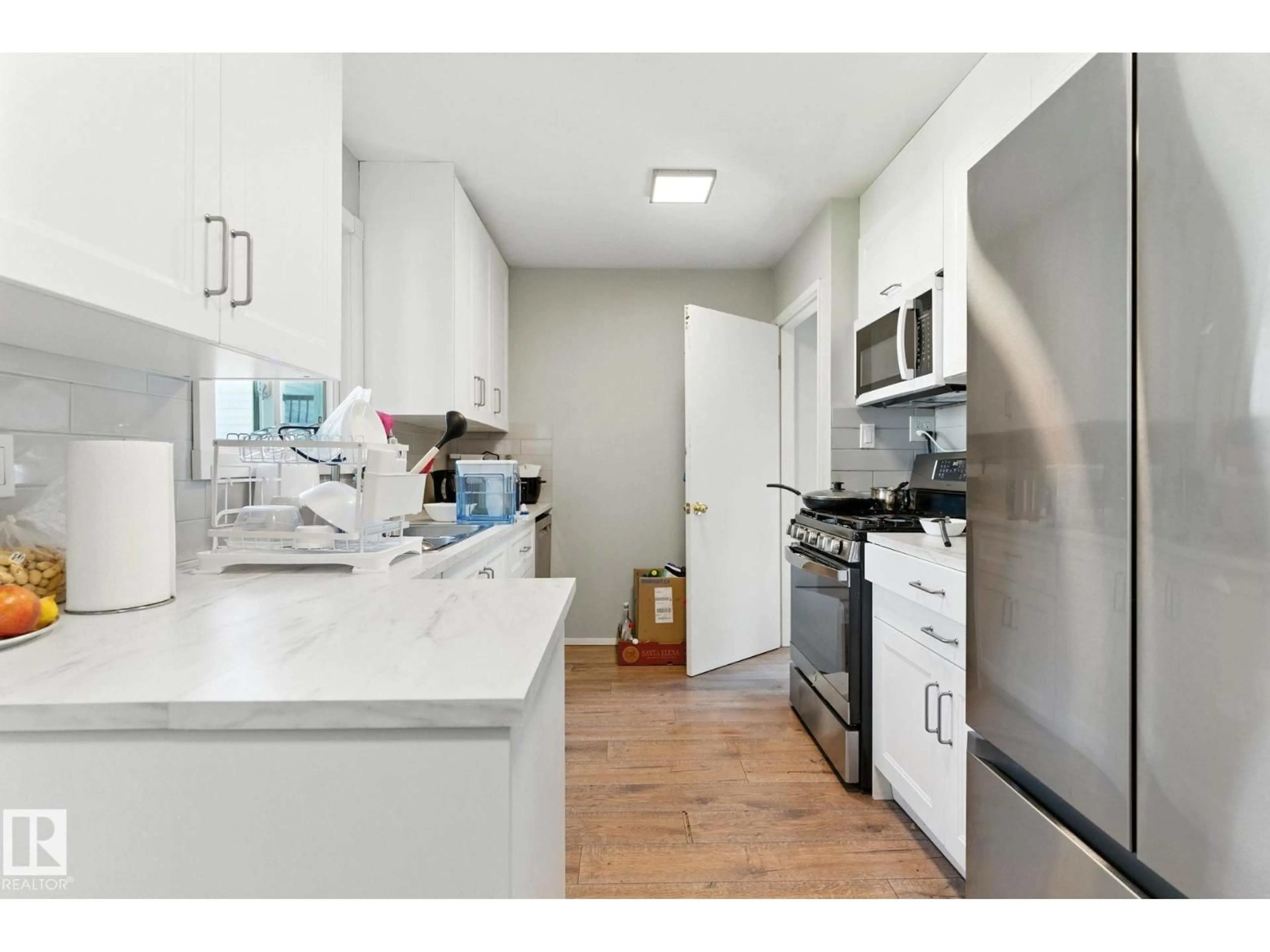 Standard kitchen, unknown for NW - 10505 154 ST, Edmonton Alberta T5P2J1