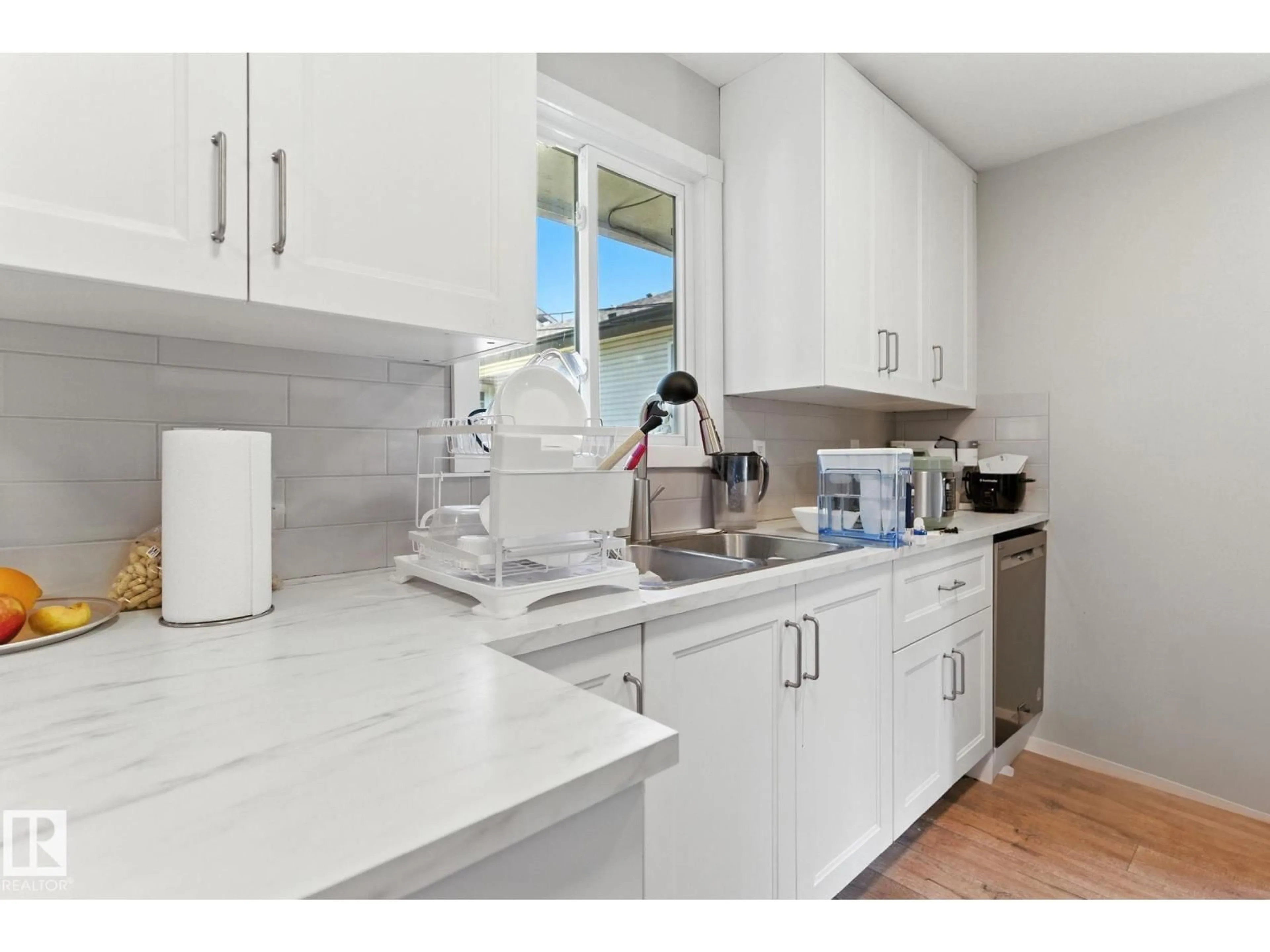 Standard kitchen, ceramic/tile floor for NW - 10505 154 ST, Edmonton Alberta T5P2J1