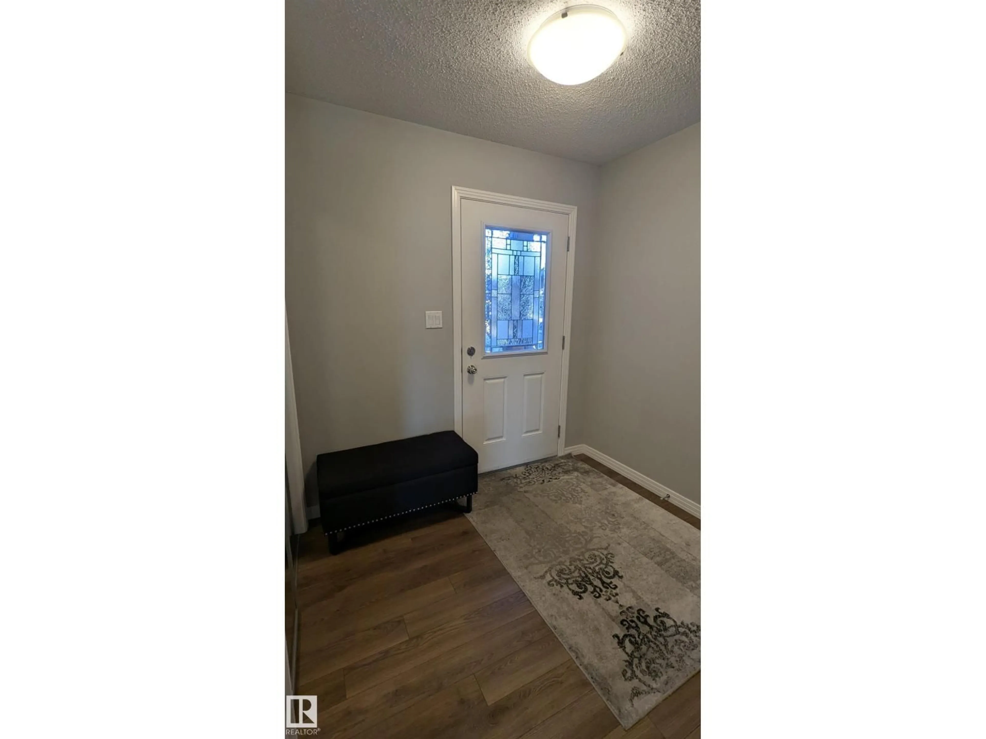 Indoor entryway for 16436 136 ST, Edmonton Alberta T6V0G8