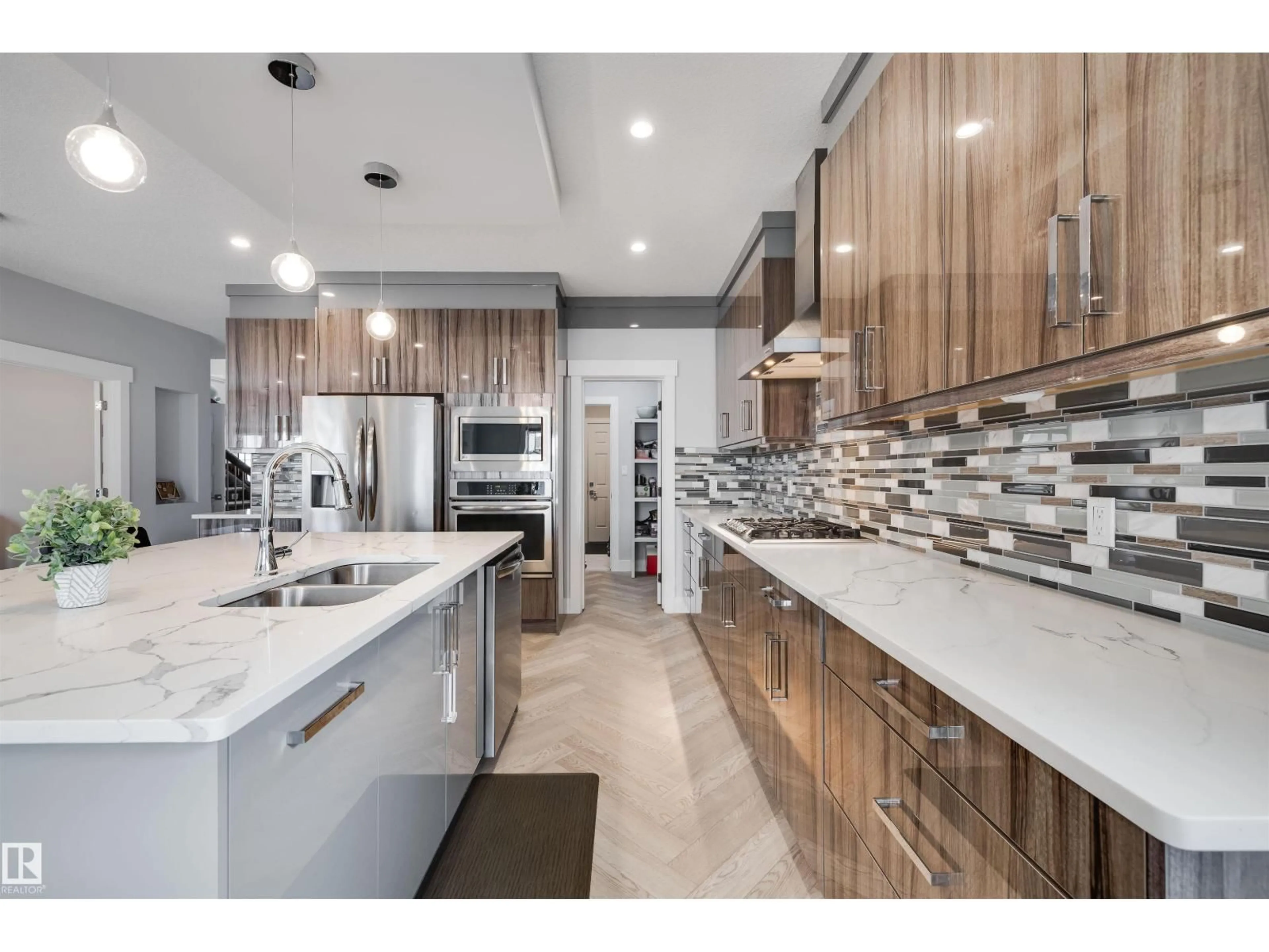 Contemporary kitchen, ceramic/tile floor for 3901 - 3901 44 AV, Beaumont Alberta T4X2B7
