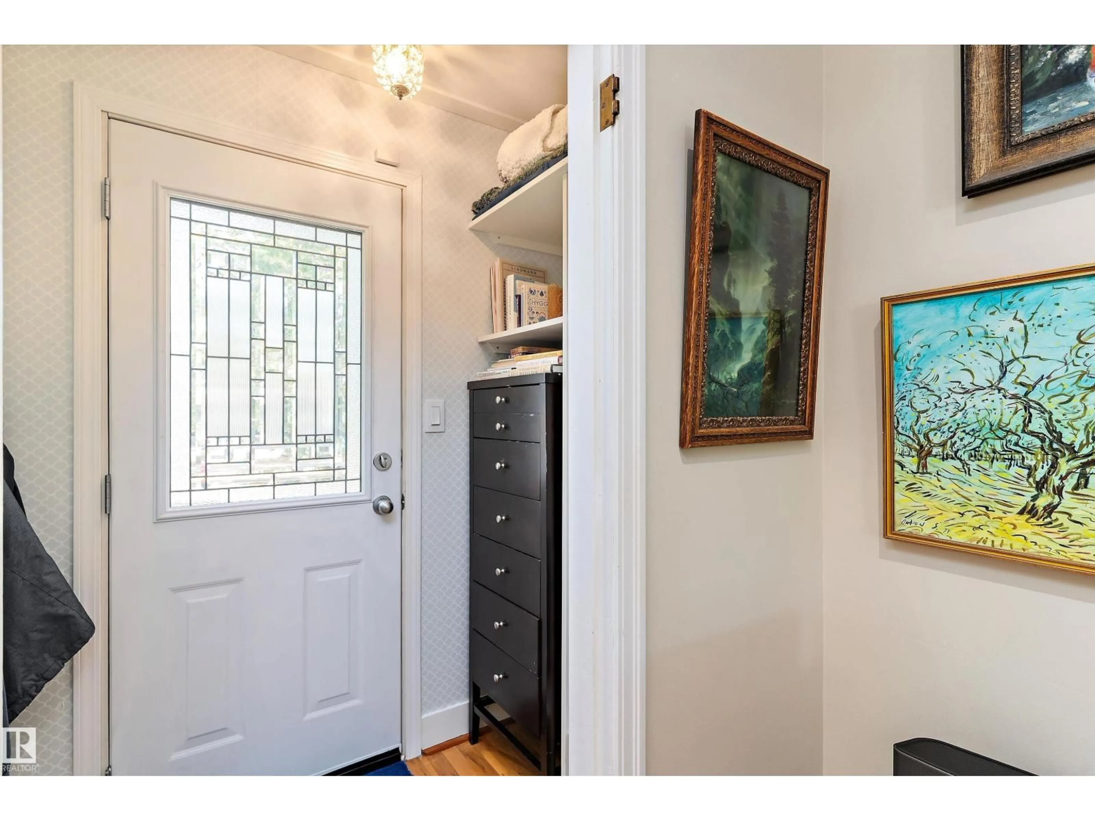 Indoor entryway for 11939 68 ST, Edmonton Alberta T5B1P8