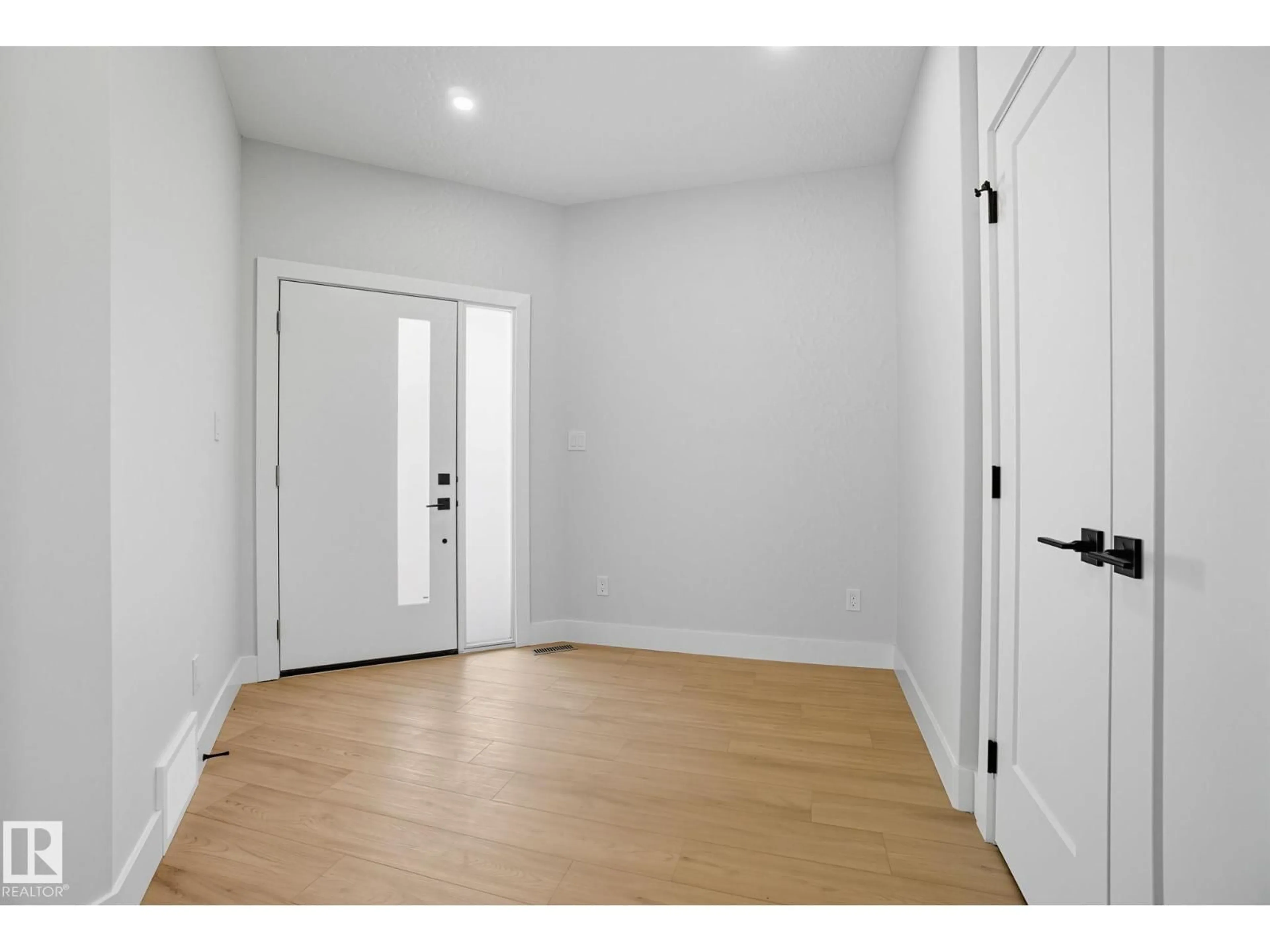 Indoor entryway for 3 HORIZON LI, Spruce Grove Alberta T7X0X5