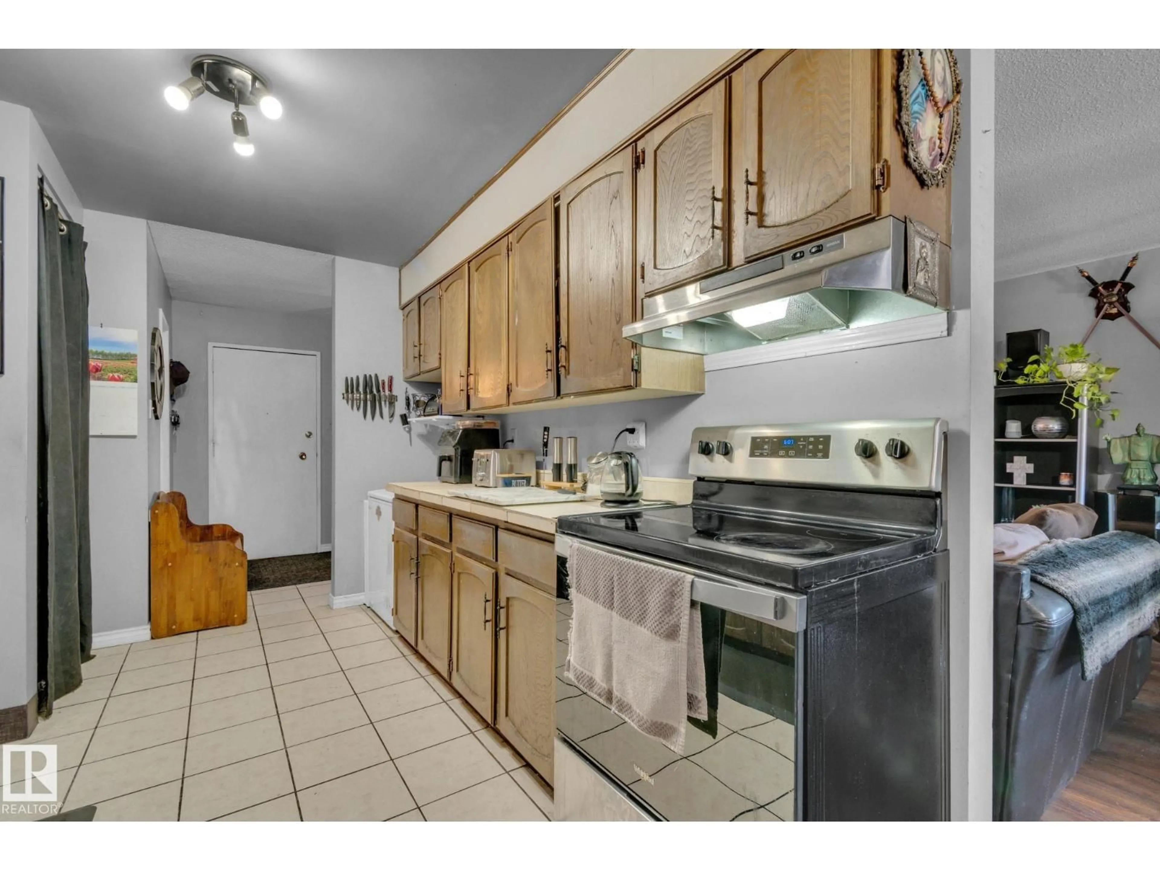 Standard kitchen, unknown for 202 - 7805 159 ST, Edmonton Alberta T5R2E1