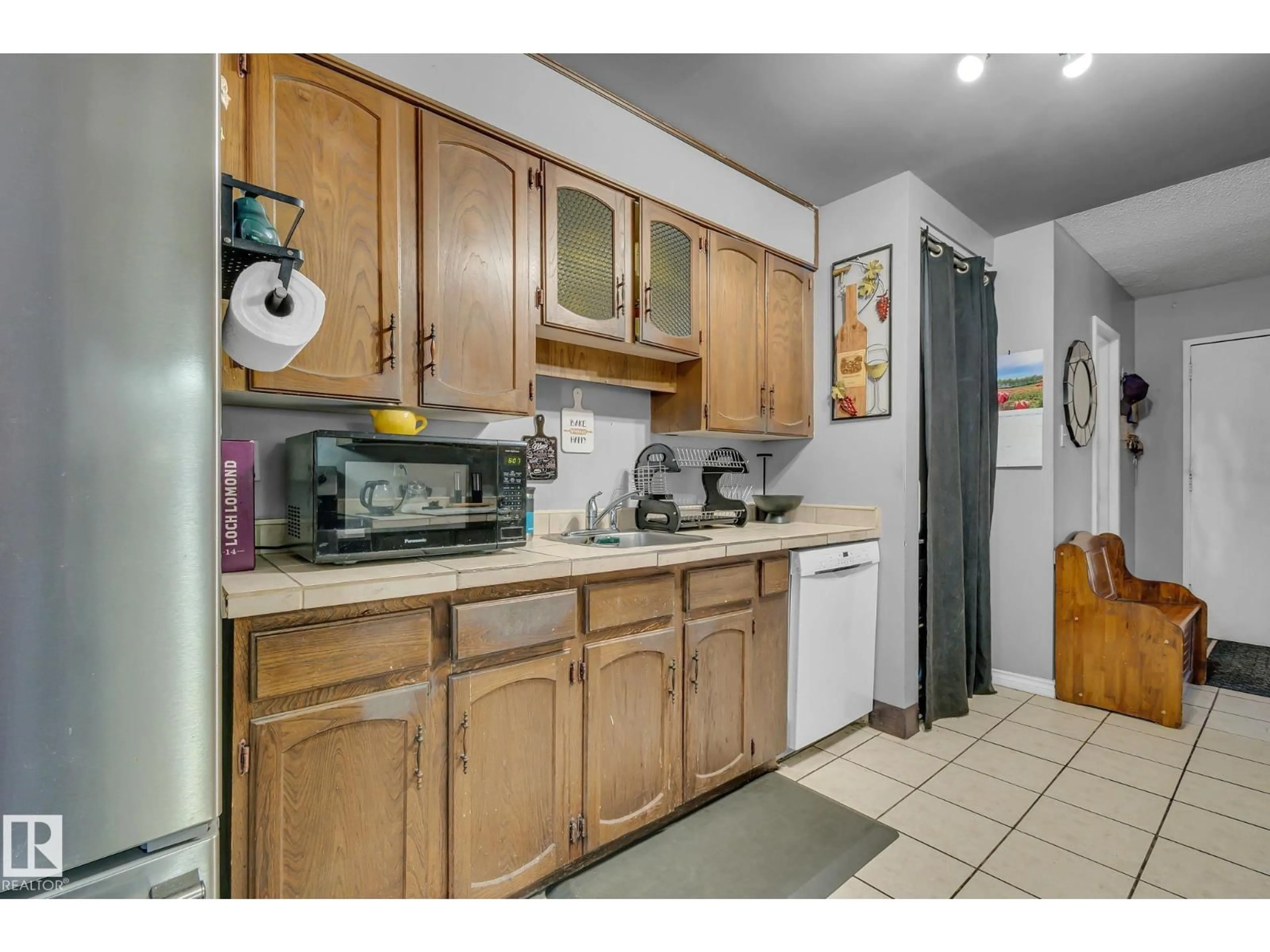Standard kitchen, unknown for 202 - 7805 159 ST, Edmonton Alberta T5R2E1