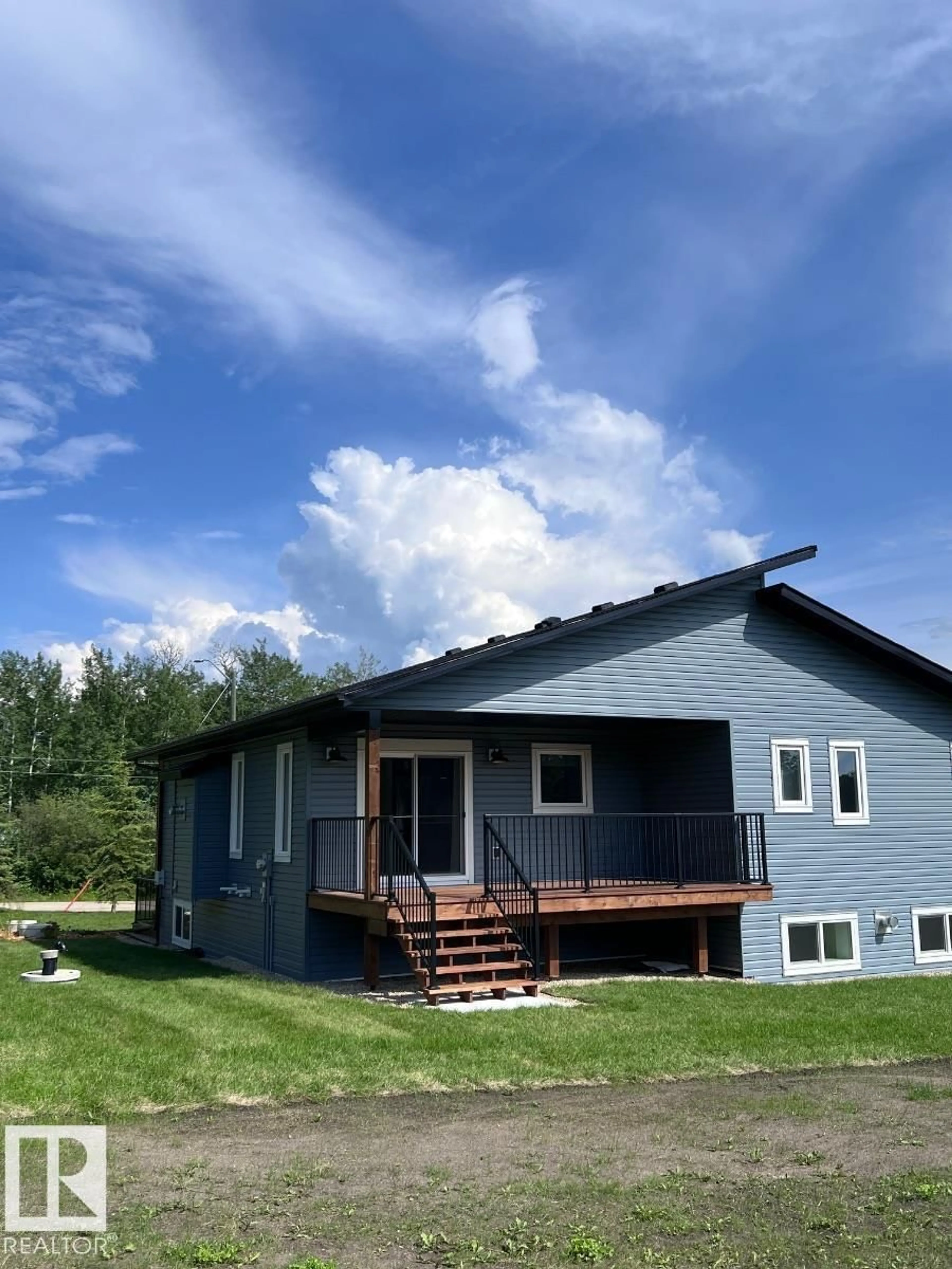 Home with vinyl exterior material, building for 102 1 ST, Rural Lac Ste. Anne County Alberta T0E1A0