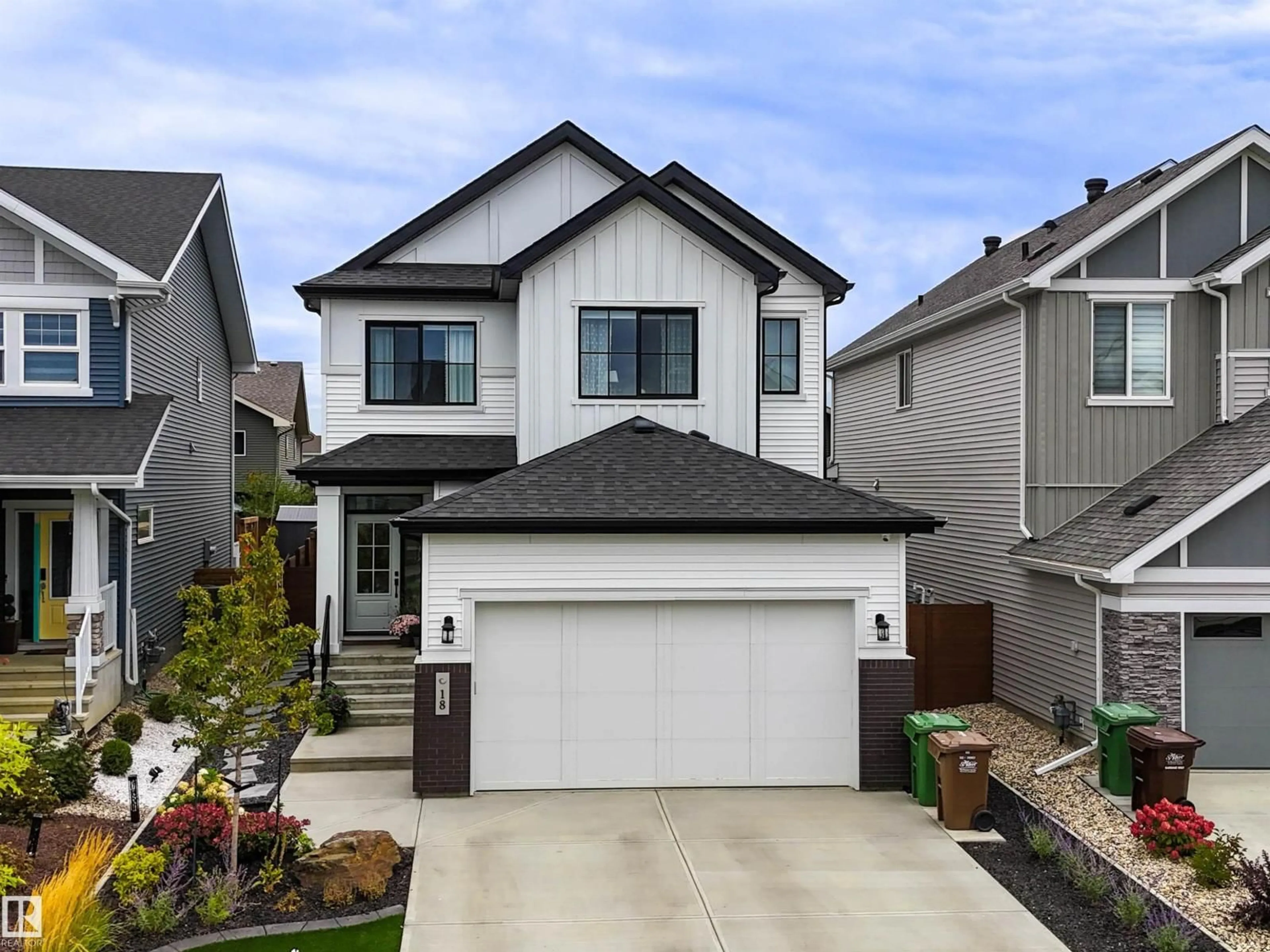 Home with vinyl exterior material, street for 18 JENNIFER CR, St. Albert Alberta T8N7Z5