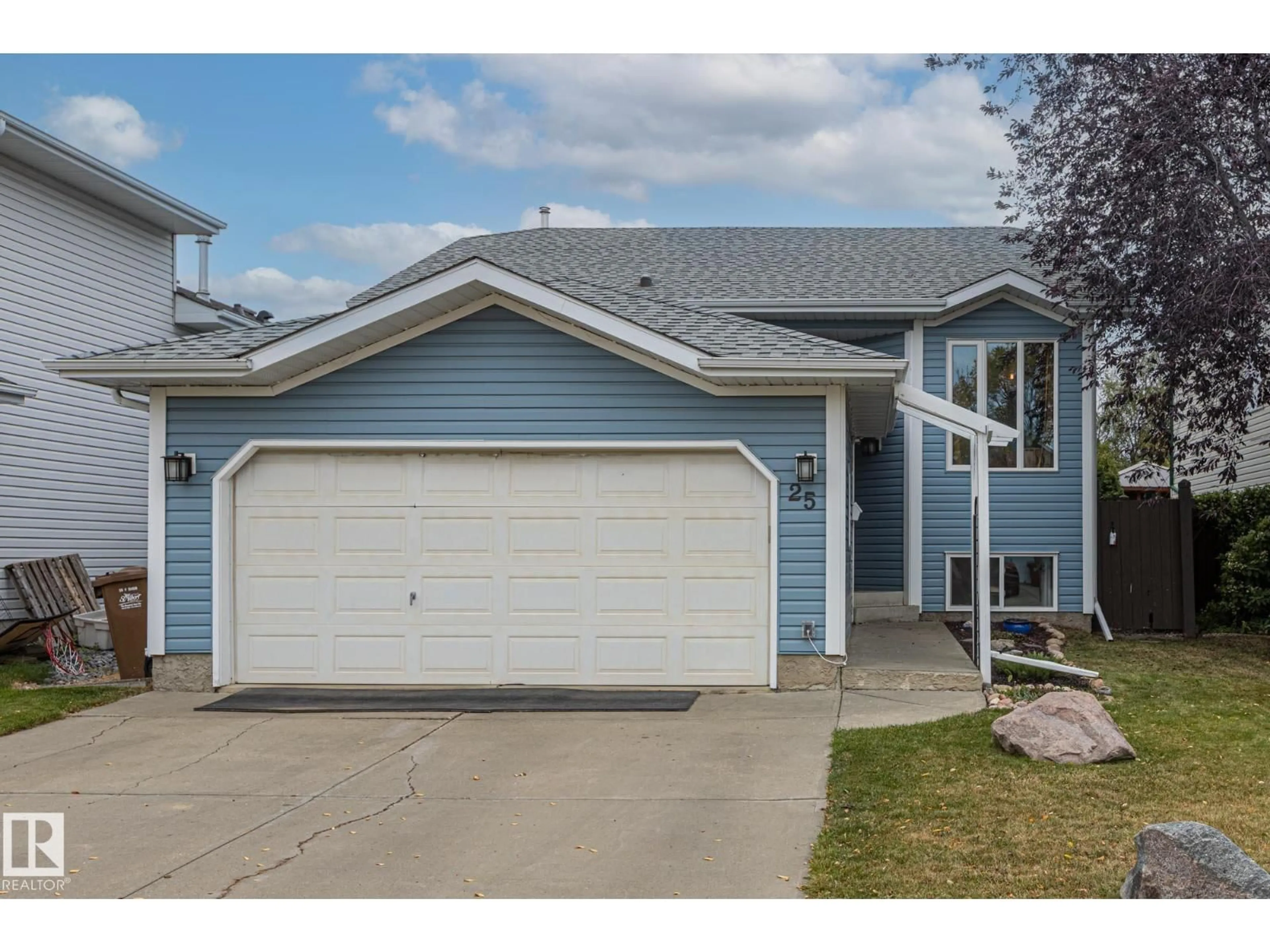 Home with vinyl exterior material, street for 25 DUROCHER ST, St. Albert Alberta T8N6M1
