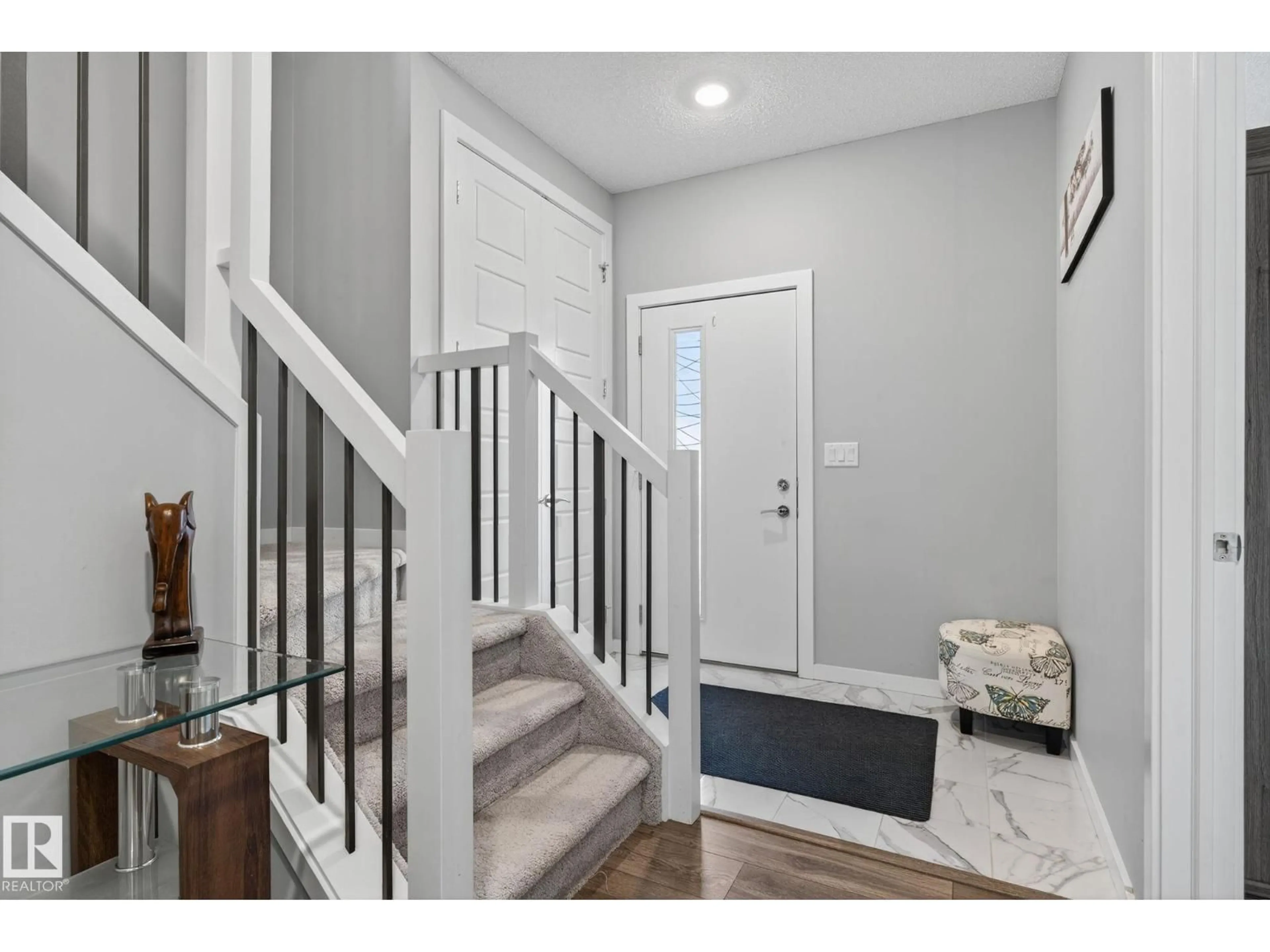 Indoor entryway for NW - 1825 25A ST, Edmonton Alberta T6T2H7