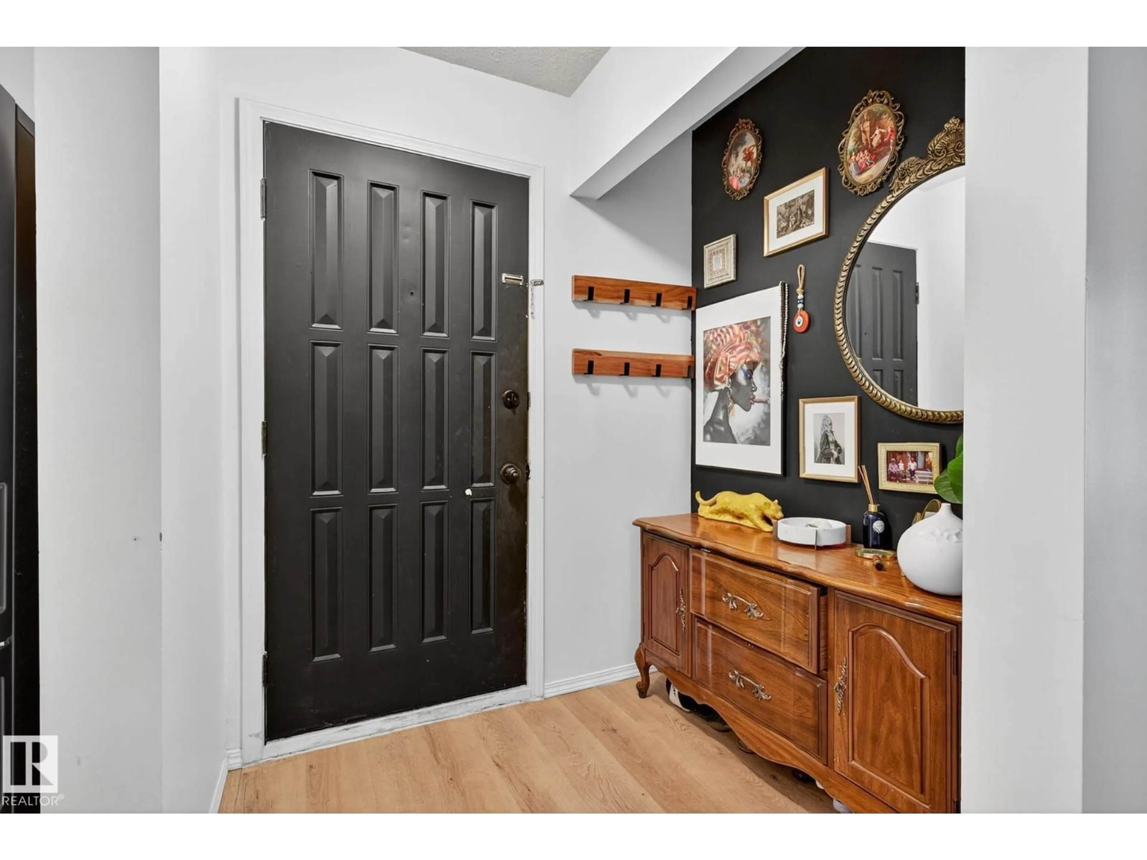 Indoor entryway for 333 - 10404 24 AV, Edmonton Alberta T6J4J7