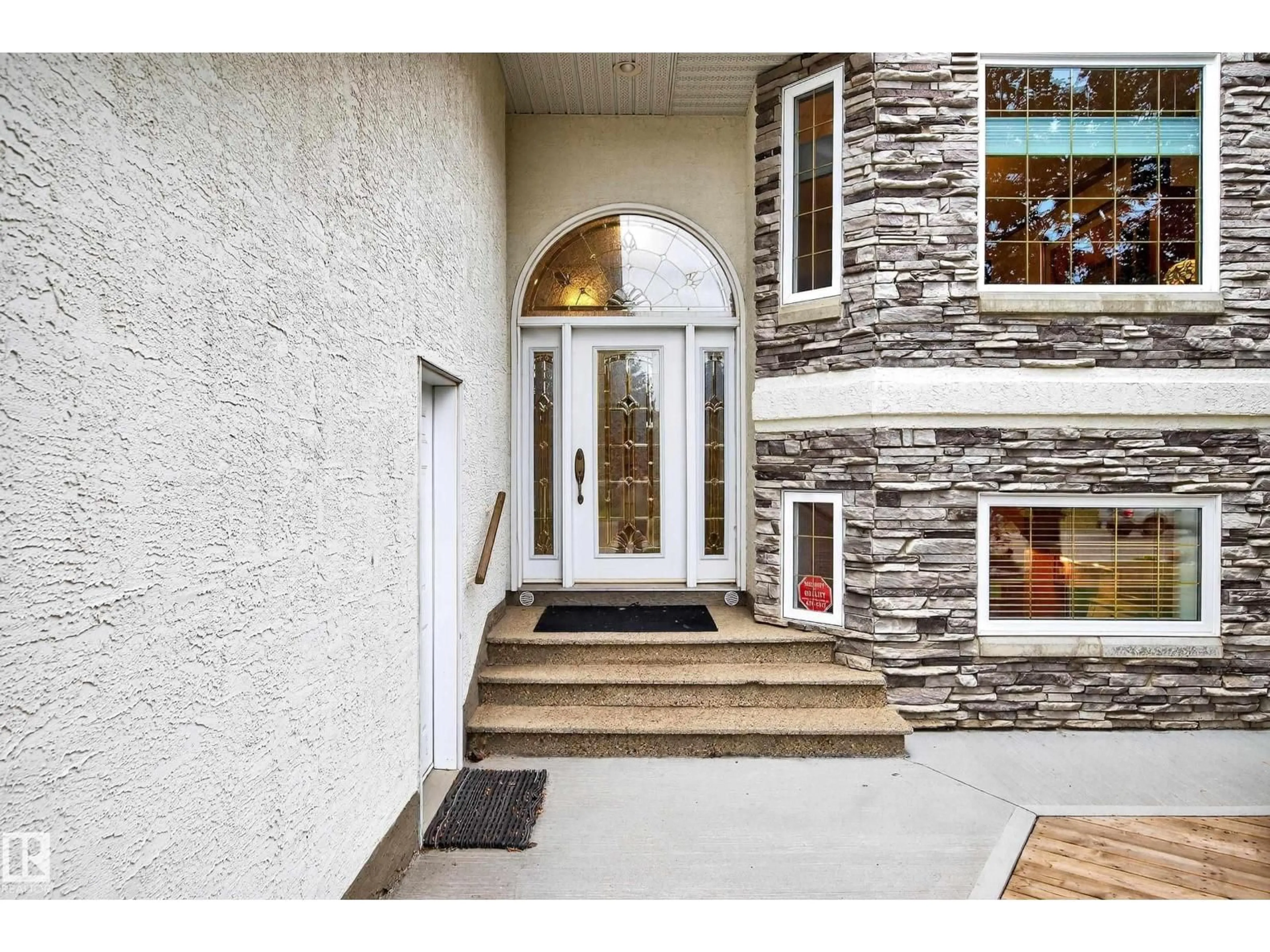 Indoor entryway for NW - 15711 135 ST, Edmonton Alberta T6V1P6