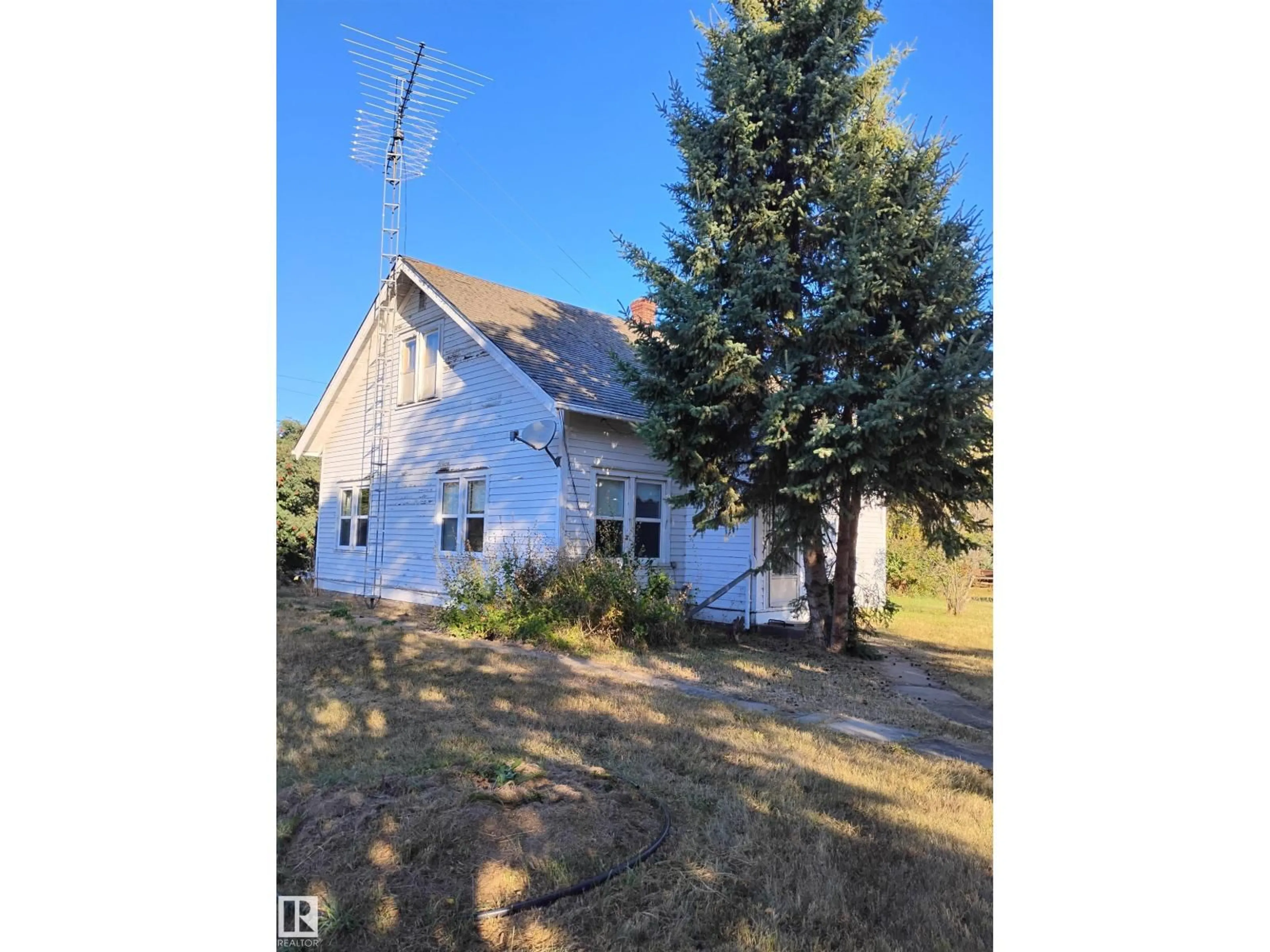 A pic from outside/outdoor area/front of a property/back of a property/a pic from drone, street for 4924 53 ST, Innisfree Alberta T0B2G0
