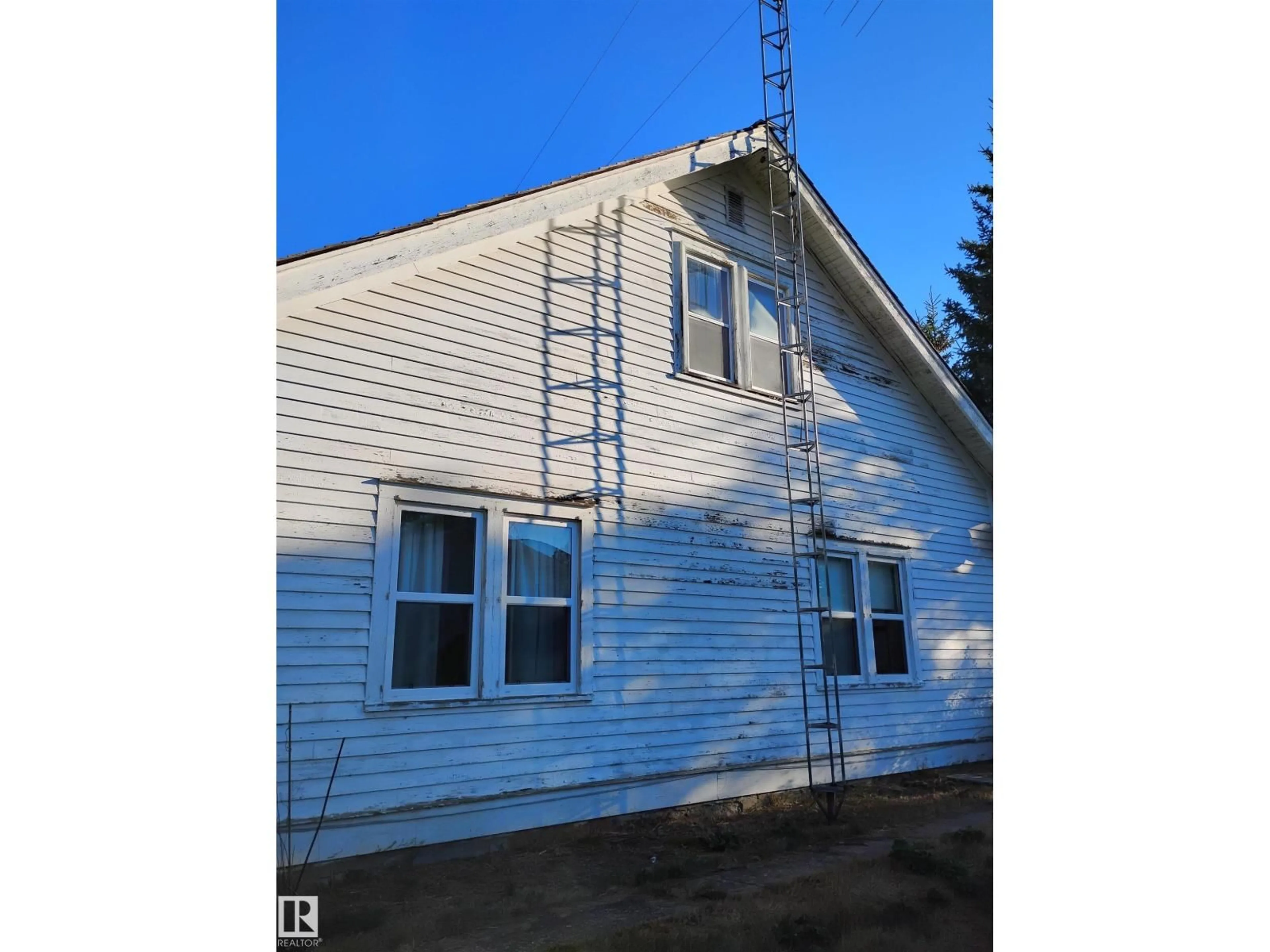 Home with vinyl exterior material, building for 4924 53 ST, Innisfree Alberta T0B2G0