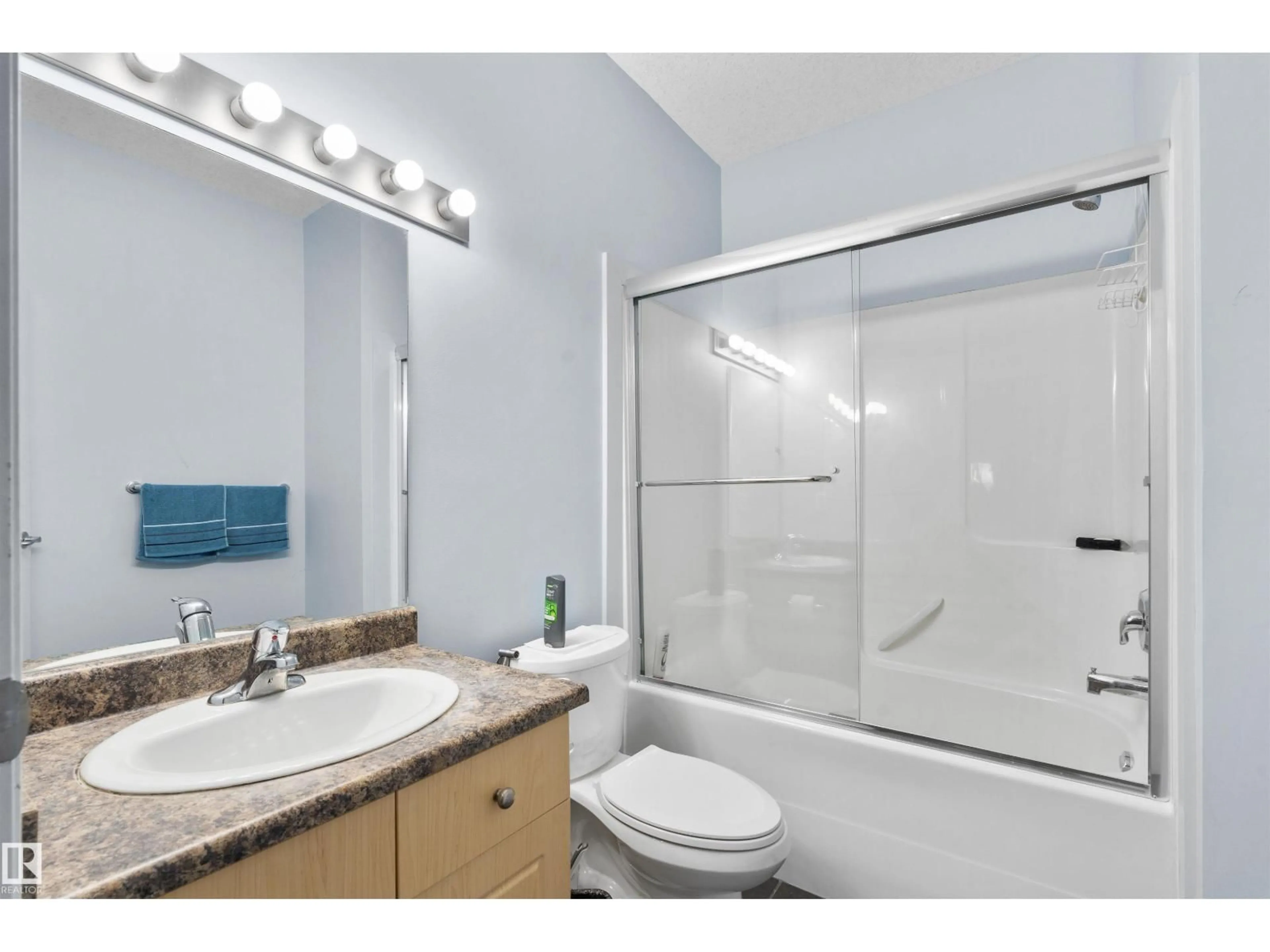 Standard bathroom, unknown for 4304 139 AV, Edmonton Alberta T5Y0H6