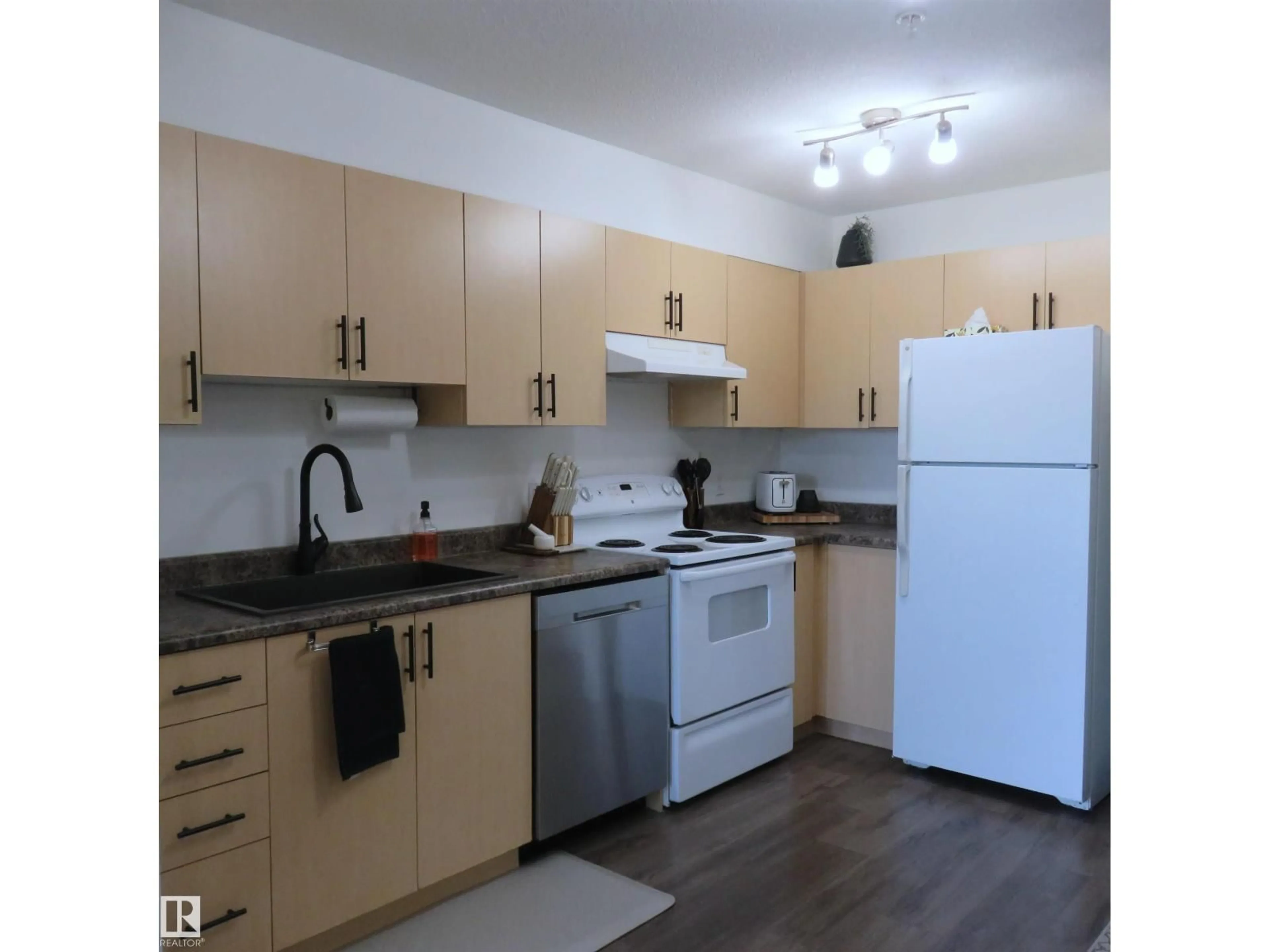 Standard kitchen, unknown for 40 - 316 SUMMERWOOD BV, Sherwood Park Alberta T8H0C2