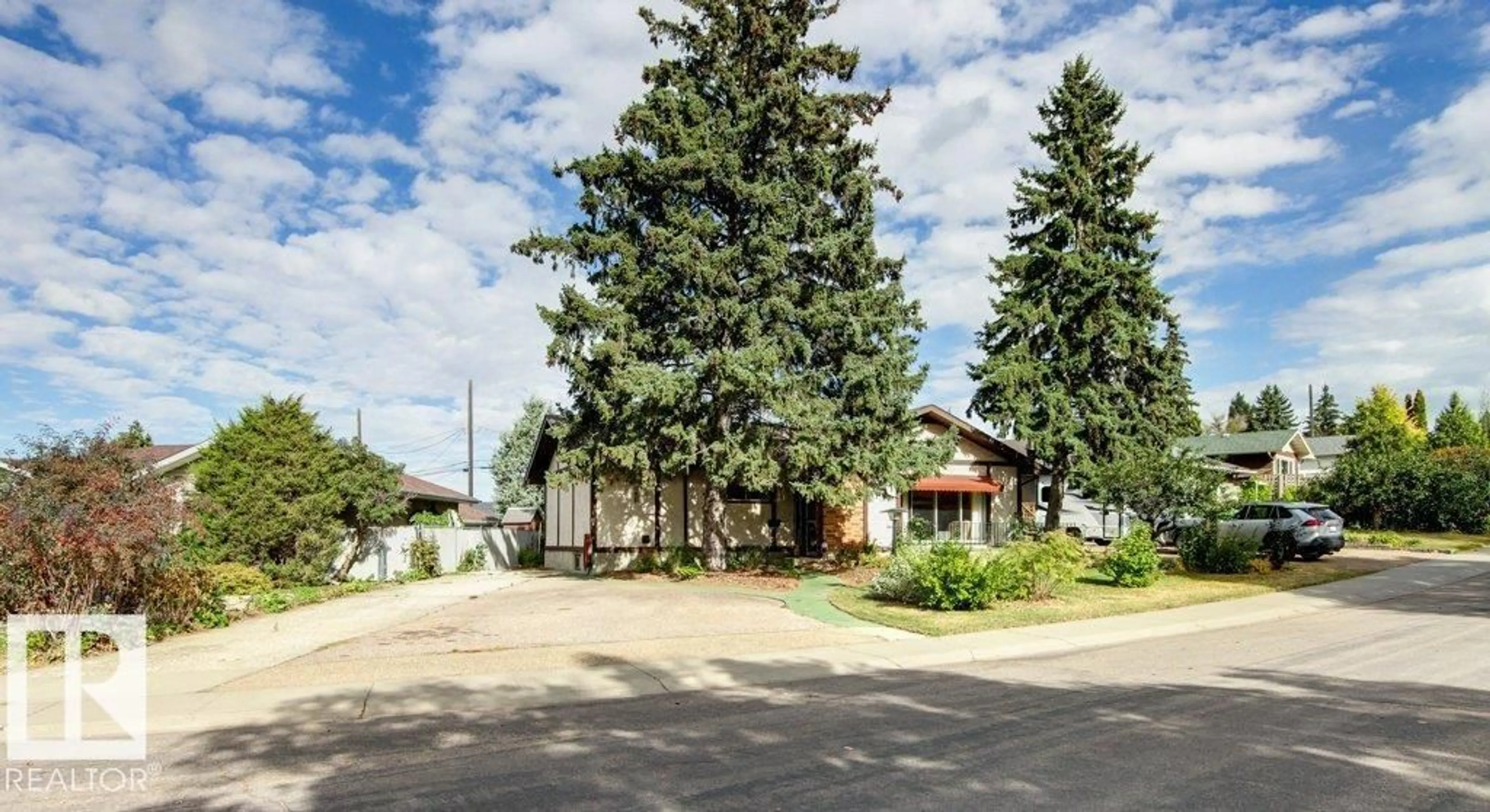 Patio, street for 4628 106A AV, Edmonton Alberta T6A1J4