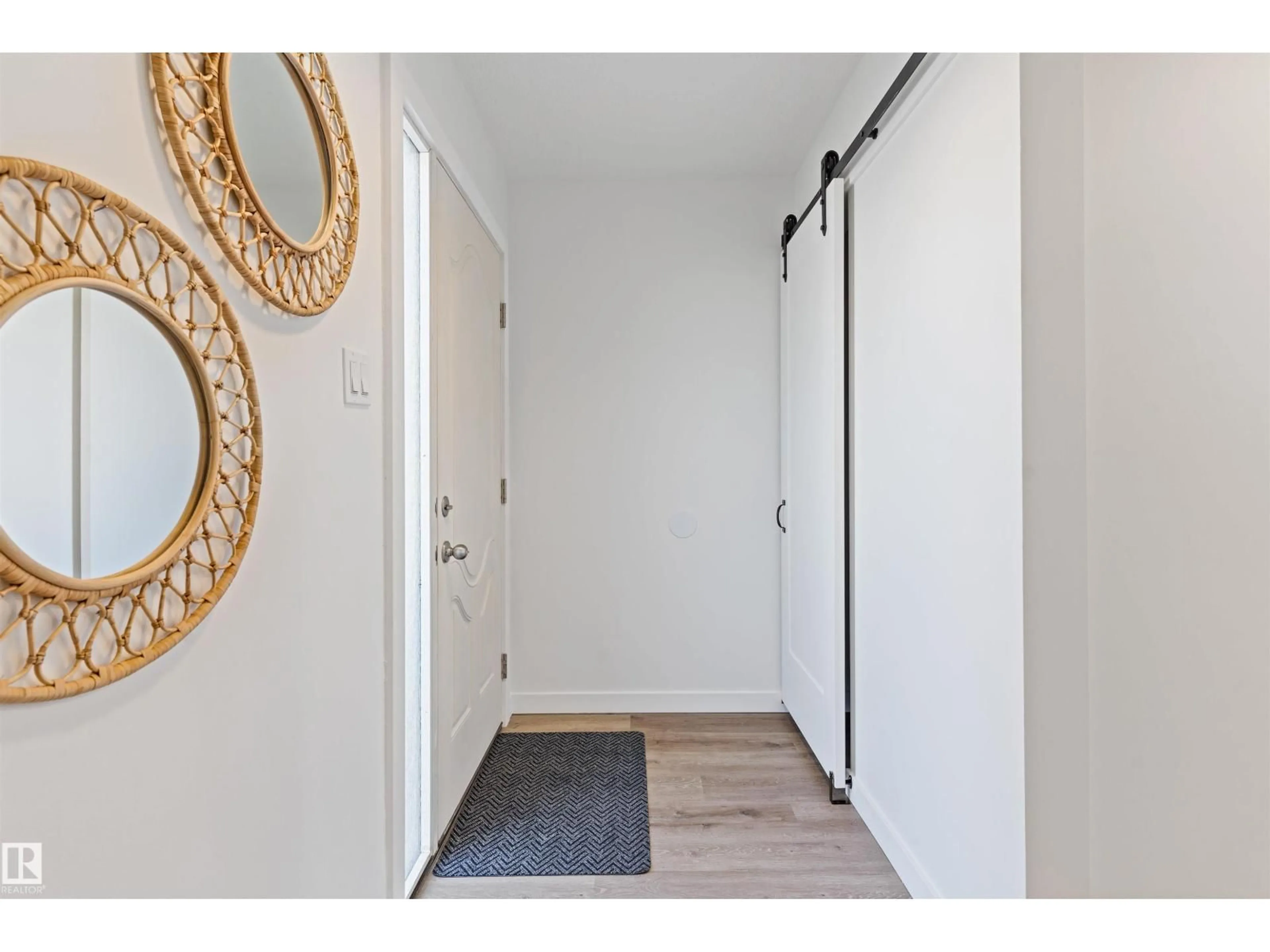 Indoor entryway for 70 AMBERLY CT, Edmonton Alberta T5A0H9