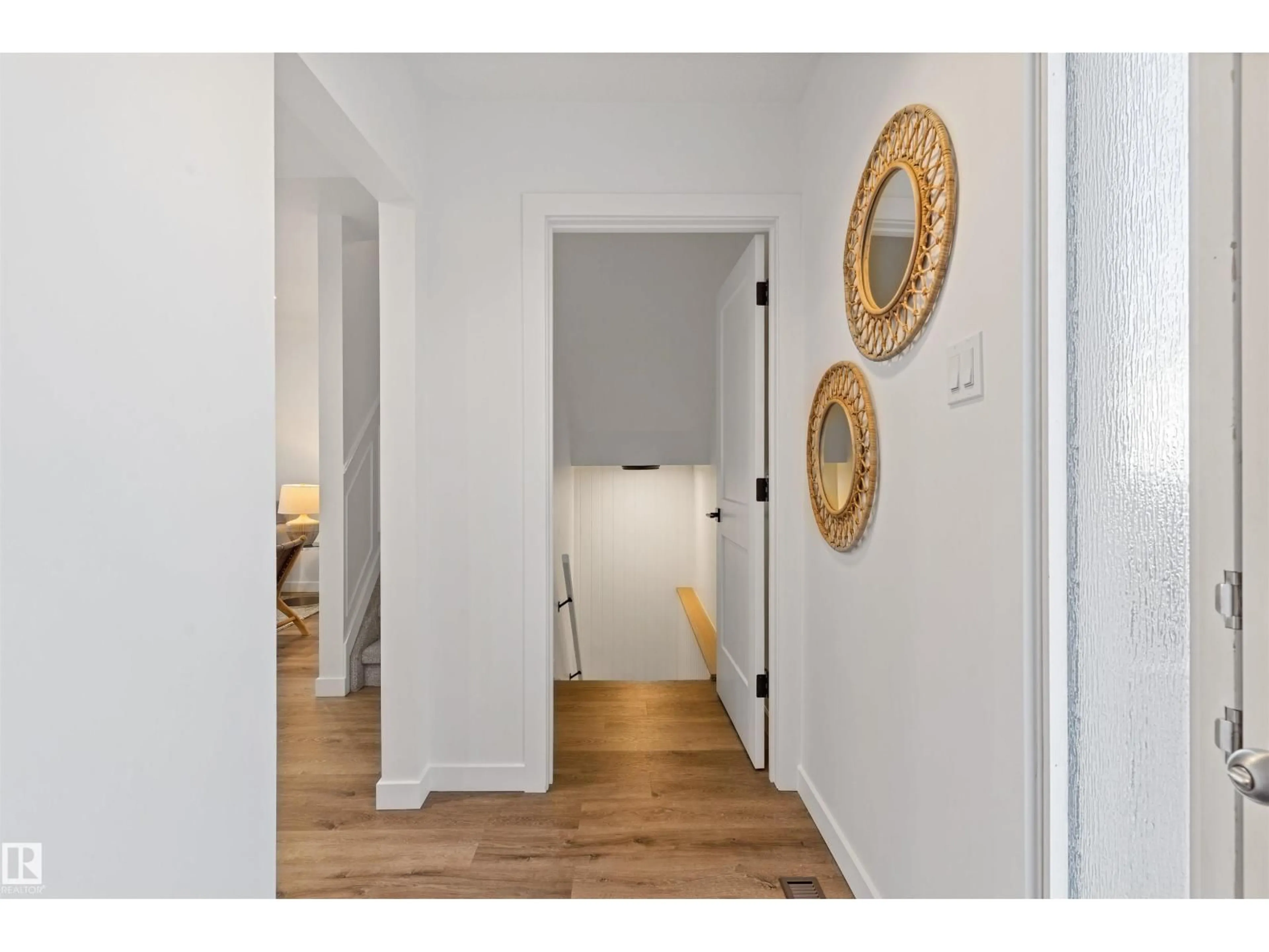 Indoor entryway for 70 AMBERLY CT, Edmonton Alberta T5A0H9