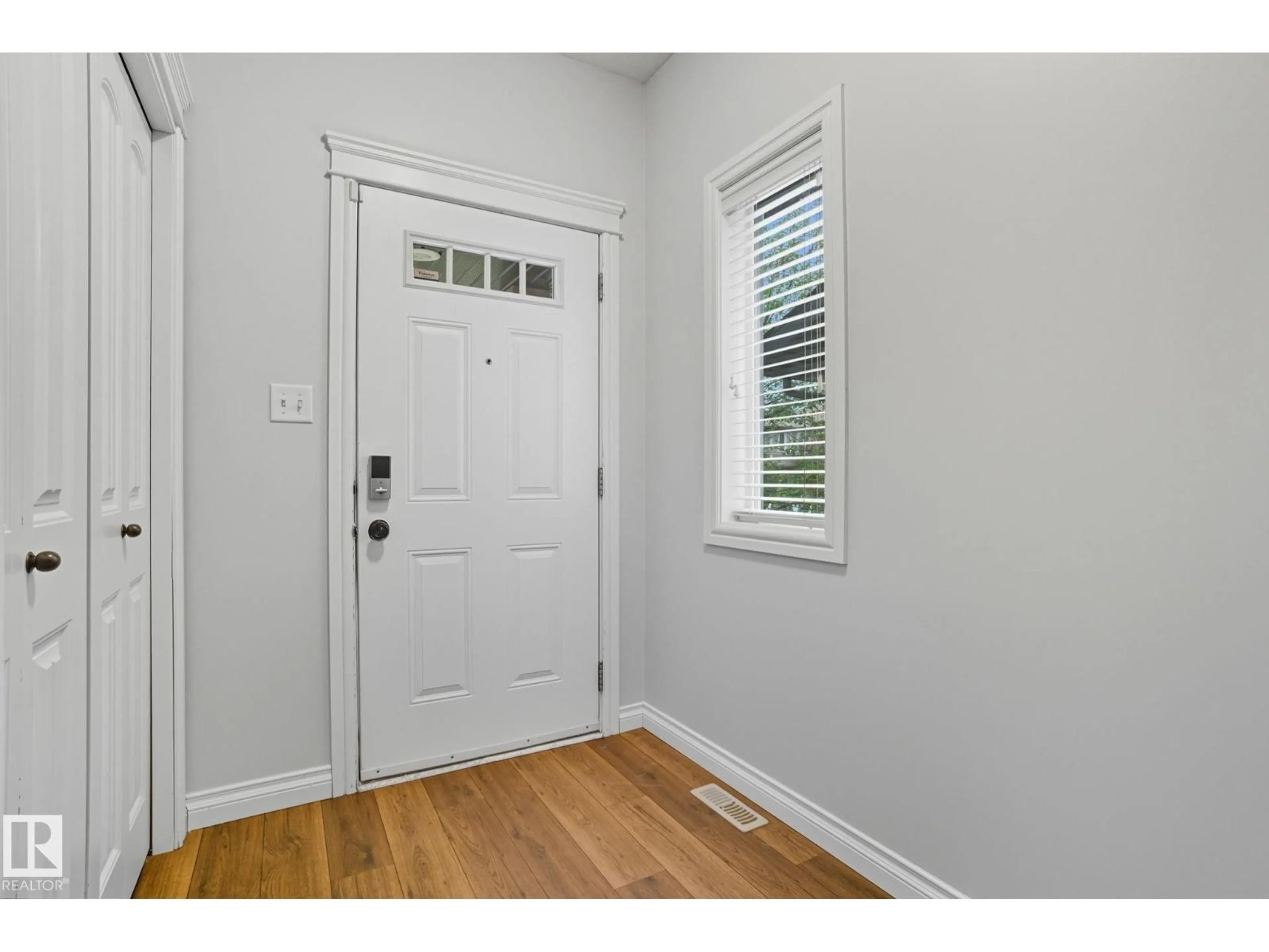 Indoor entryway for 2209 AUSTIN WY, Edmonton Alberta T6W0L2