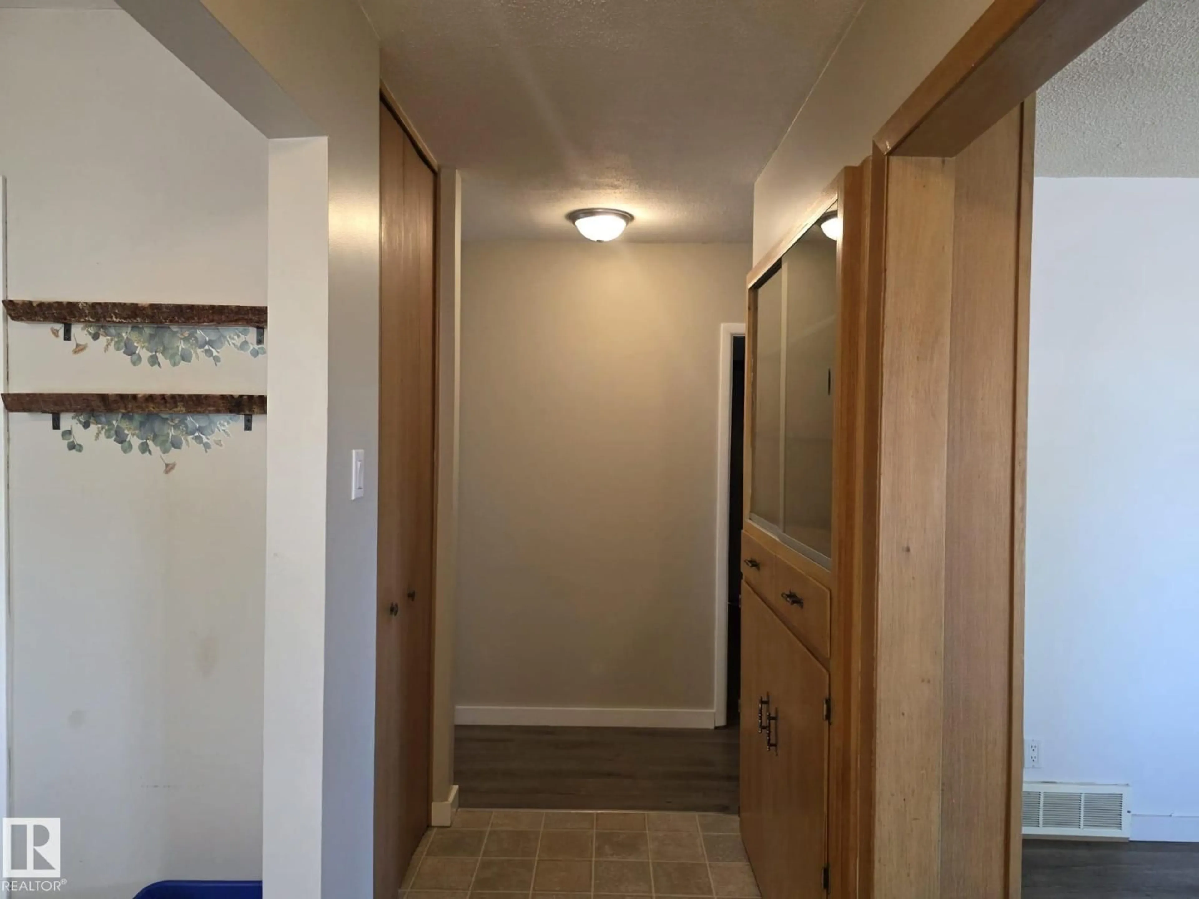 Indoor entryway for 4717 47A AV, Drayton Valley Alberta T7A1H9