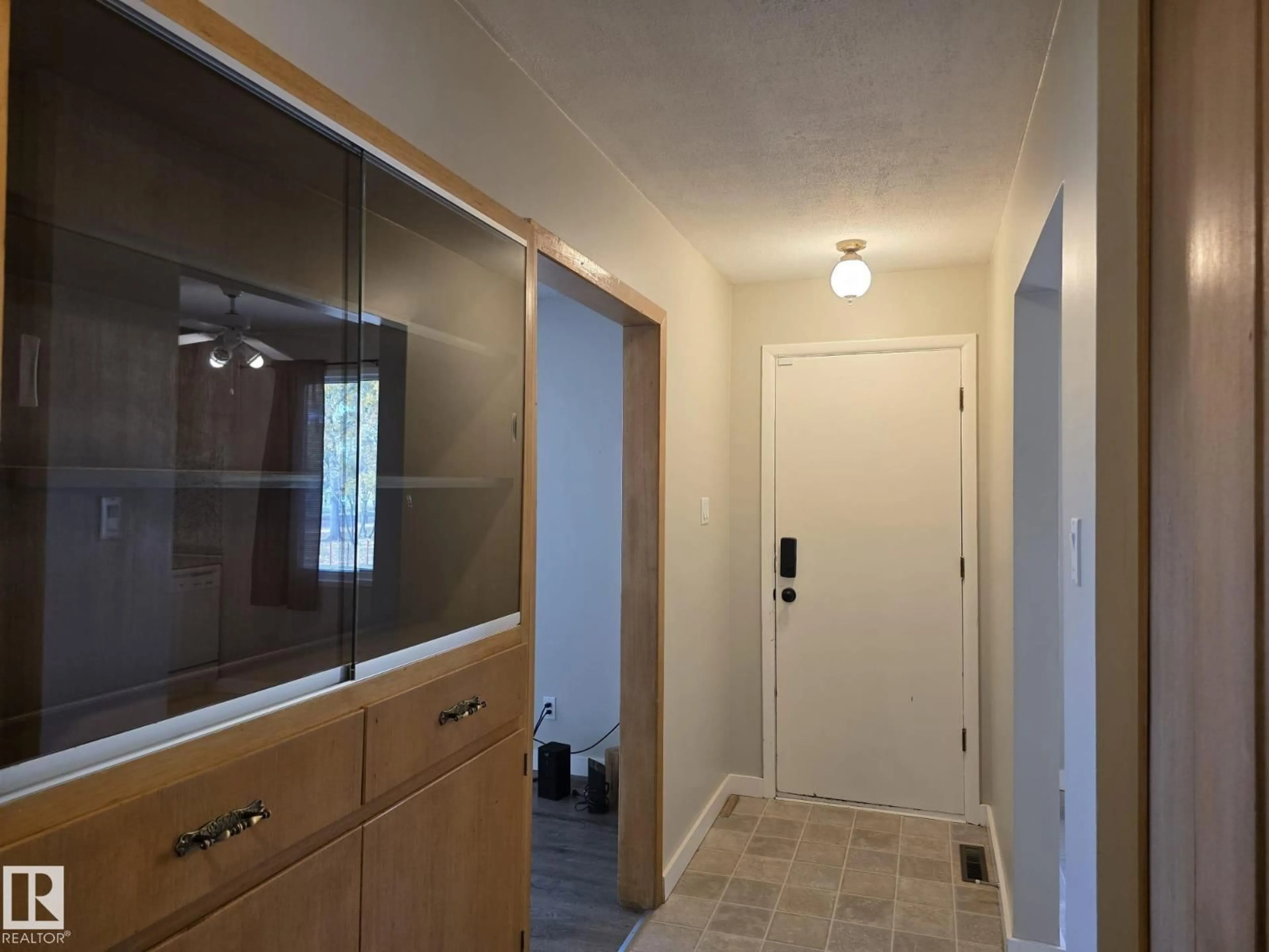 Indoor entryway for 4717 47A AV, Drayton Valley Alberta T7A1H9