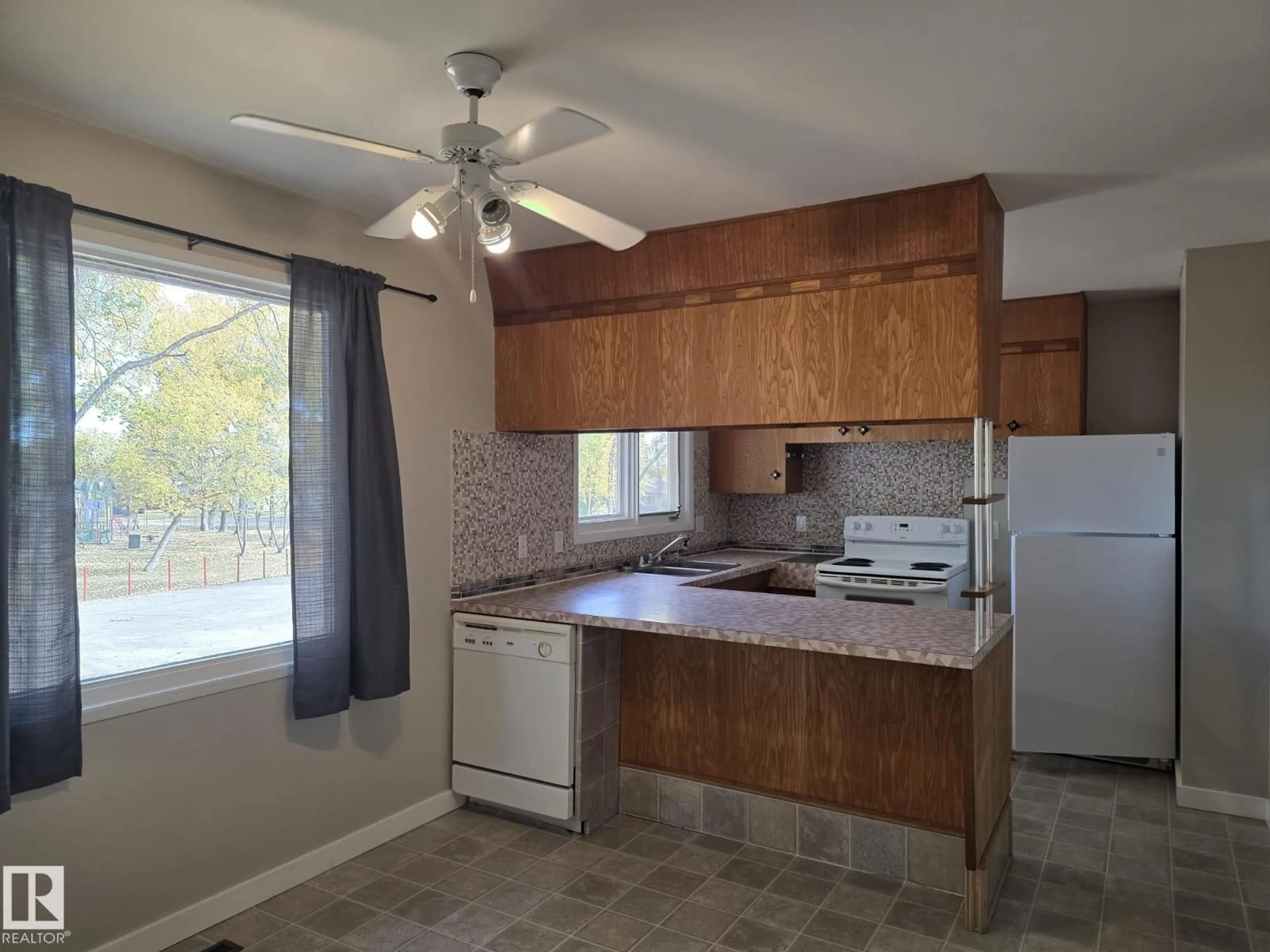 Standard kitchen, unknown for 4717 47A AV, Drayton Valley Alberta T7A1H9