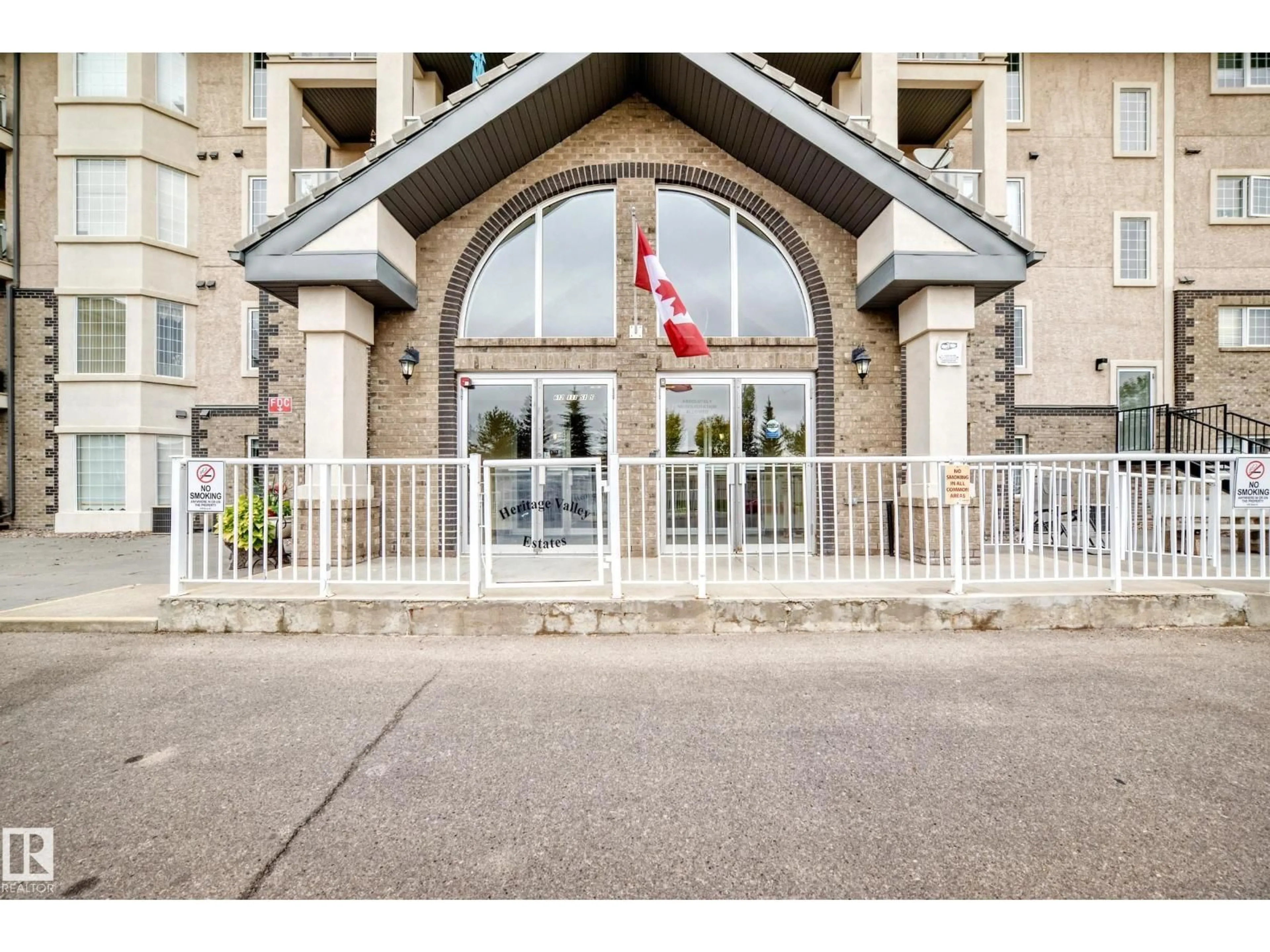 Indoor foyer for 220 612 111 ST, Edmonton Alberta T6W1R9