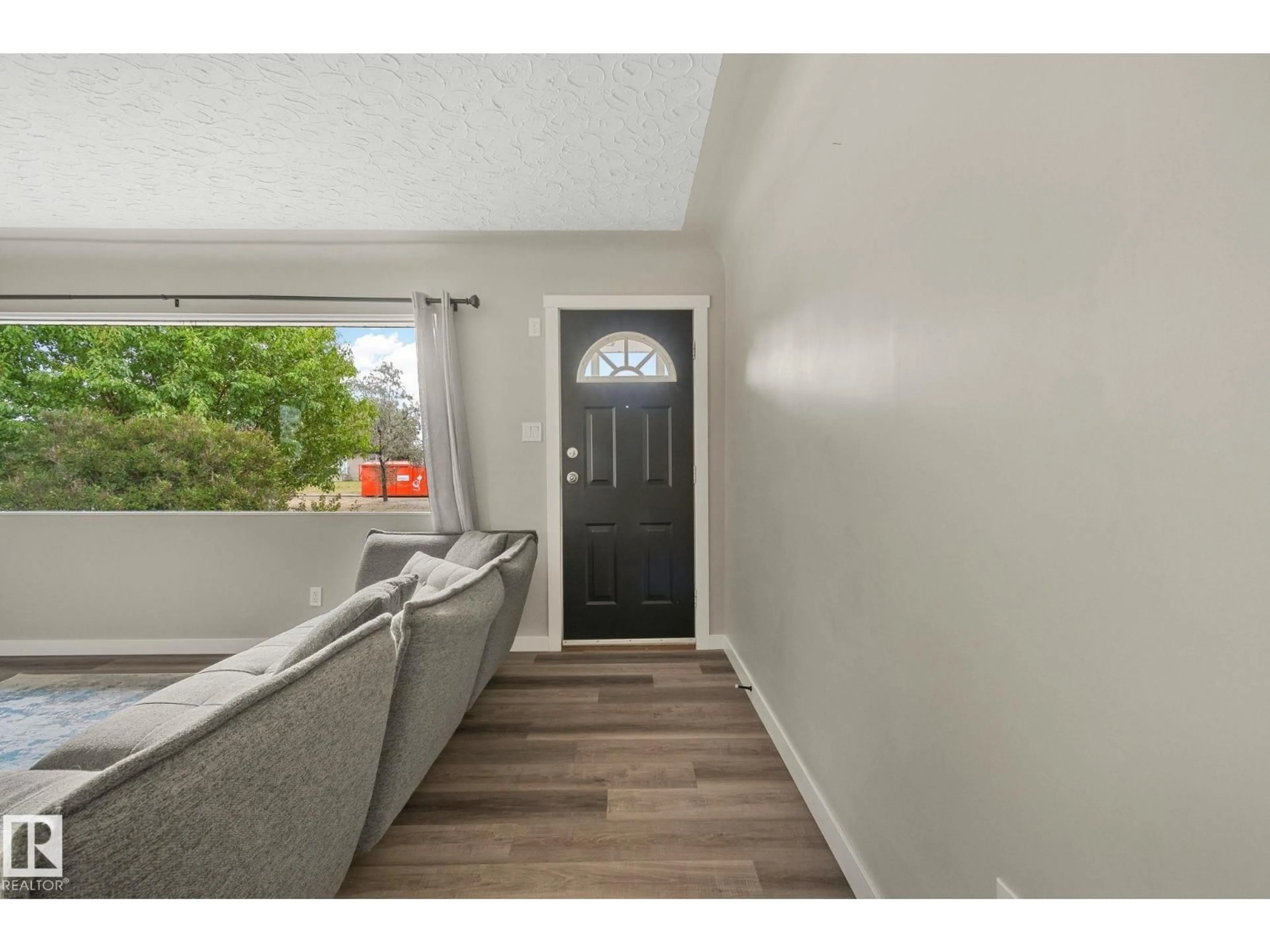 Indoor entryway for NW - 10324 50 ST, Edmonton Alberta T6A2C4