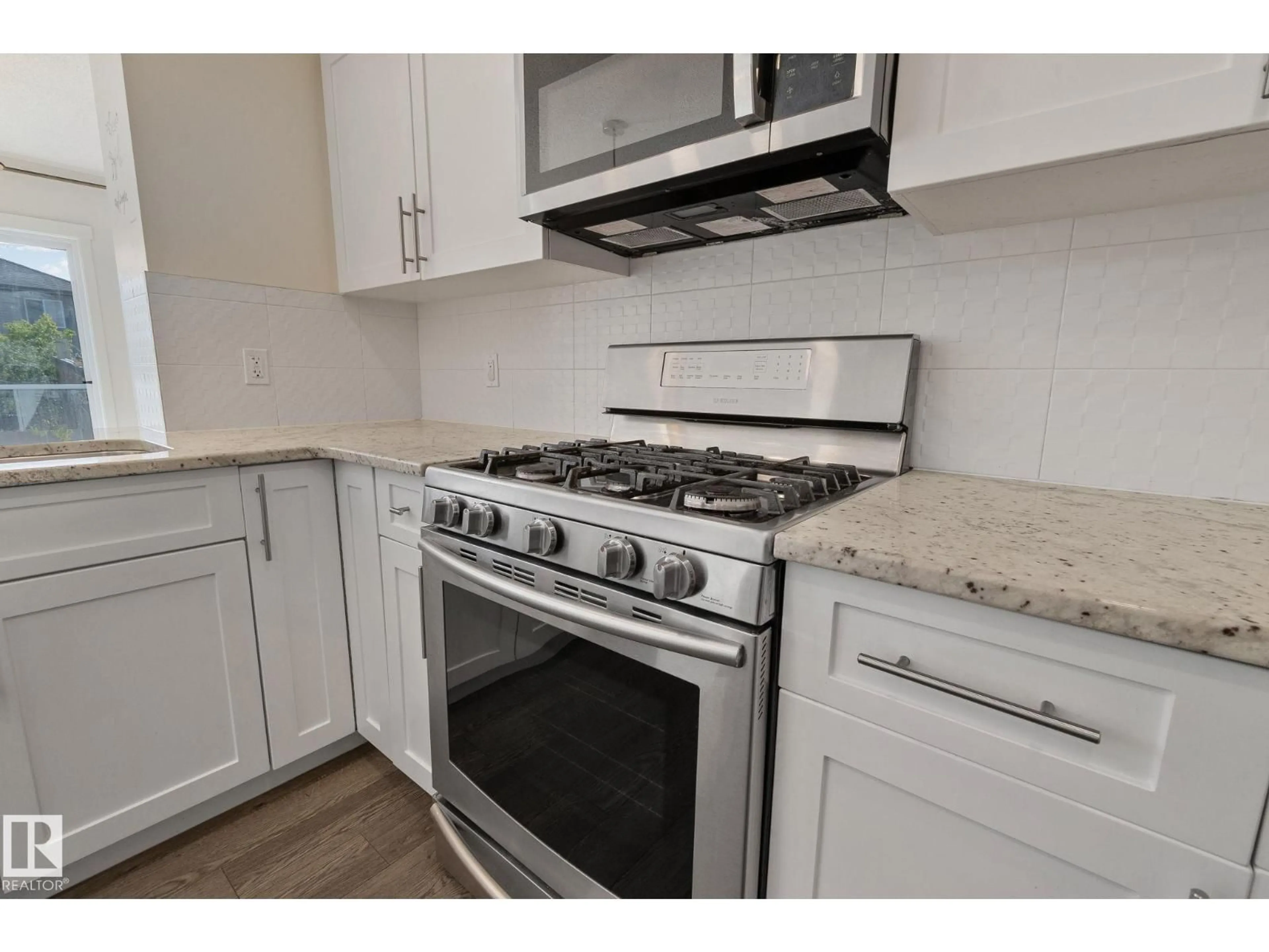 Standard kitchen, unknown for 17629 7A AV SW, Edmonton Alberta T6W2W1