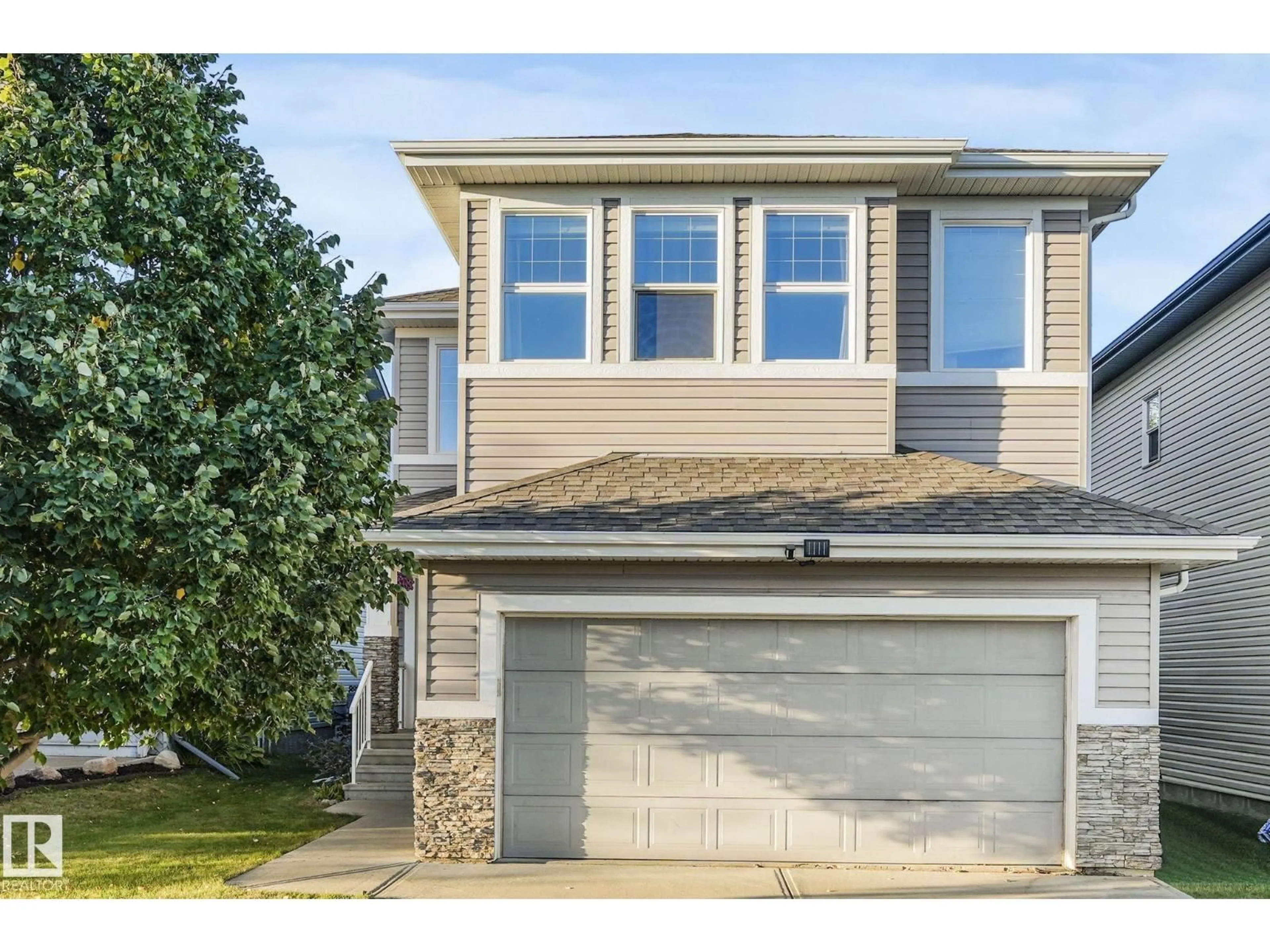 Home with vinyl exterior material, street for 209 SILVERSTONE CR, Stony Plain Alberta T7Z0E8