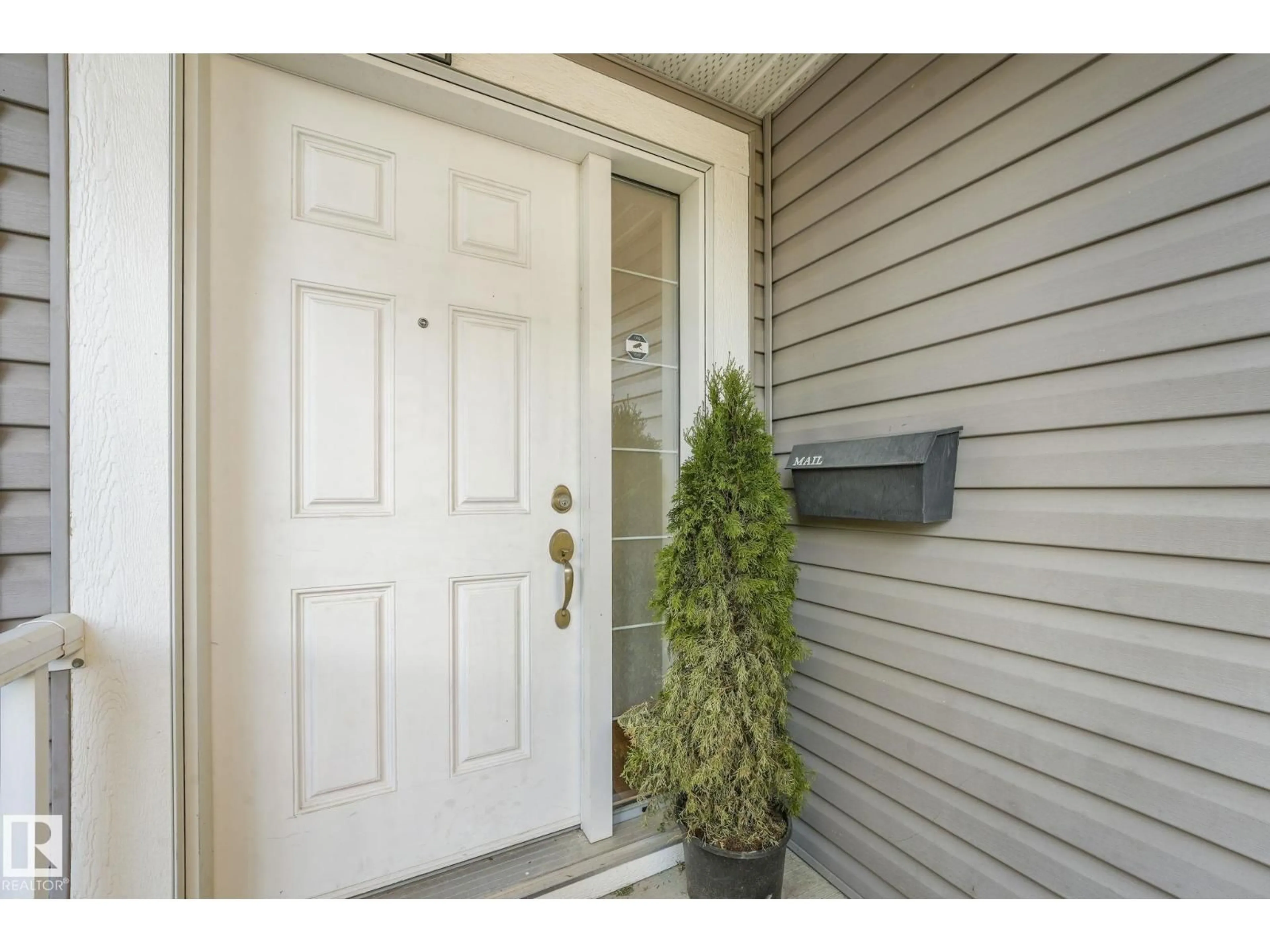 Indoor entryway for 209 SILVERSTONE CR, Stony Plain Alberta T7Z0E8