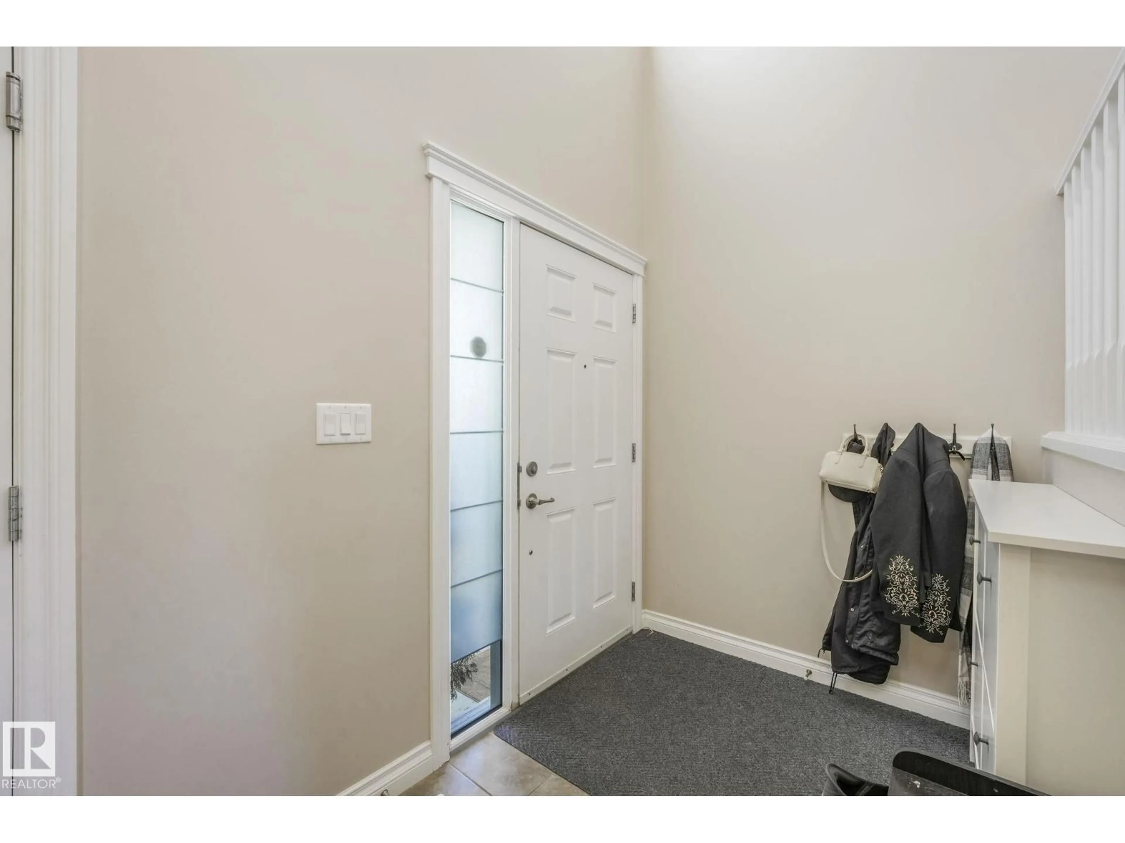 Indoor entryway for 209 SILVERSTONE CR, Stony Plain Alberta T7Z0E8