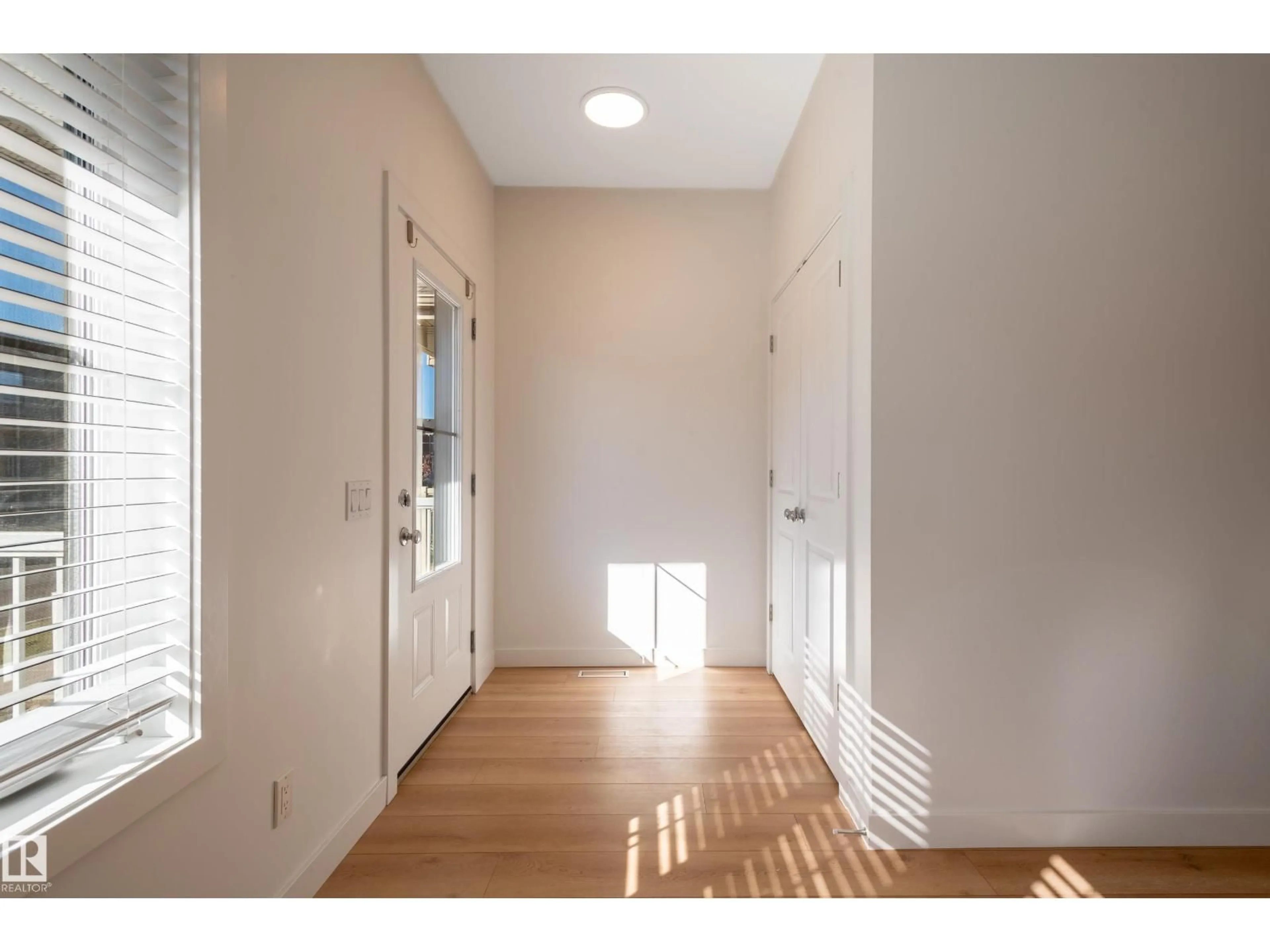 Indoor entryway for SW - 1543 PLUM CI, Edmonton Alberta T6X2Z7