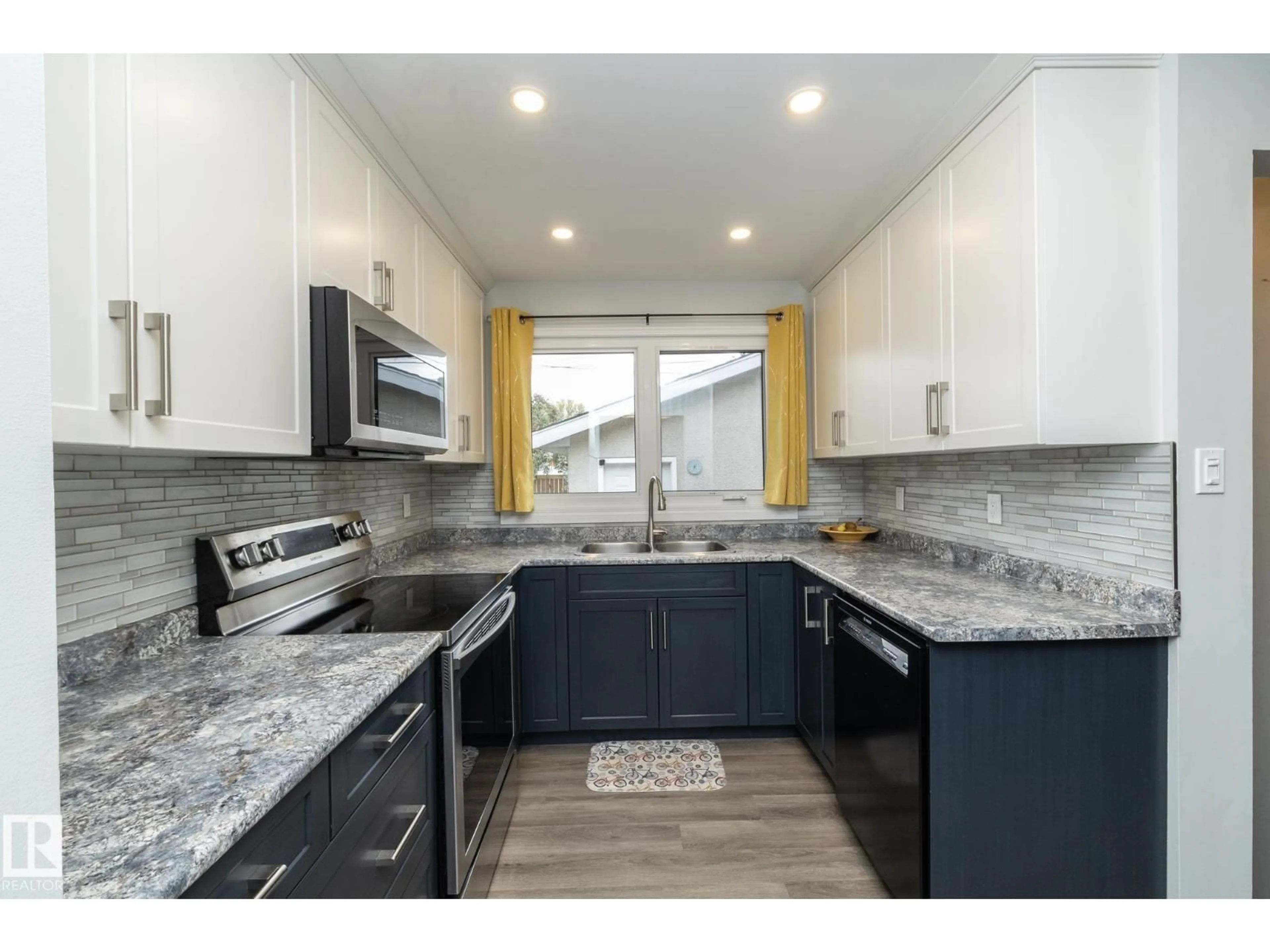 Open concept kitchen, unknown for 31 WAPITI DR, Devon Alberta T9G1R6