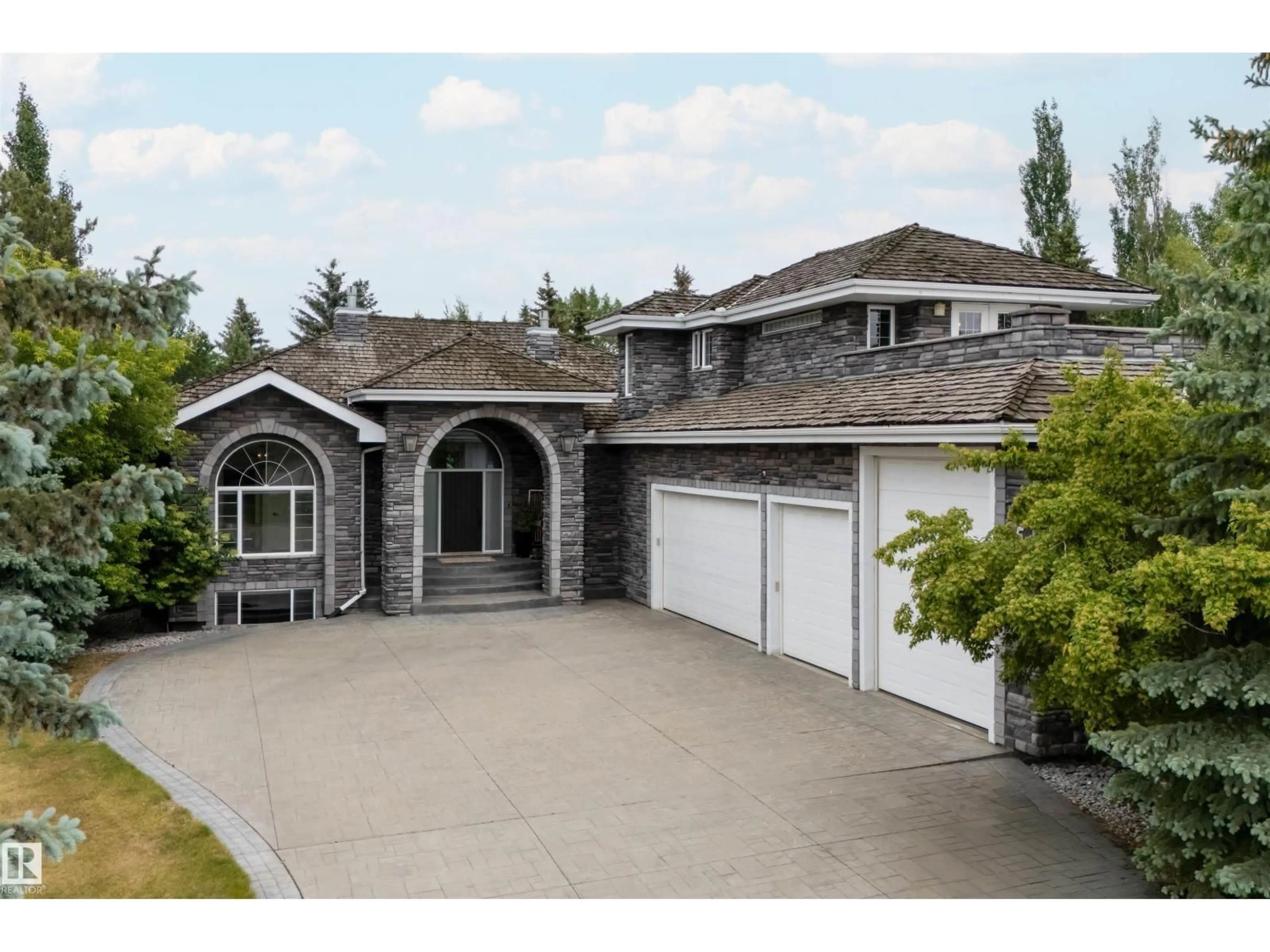 Home with vinyl exterior material, street for 525 ESTATE DRIVE, Sherwood Park Alberta T8B1M2