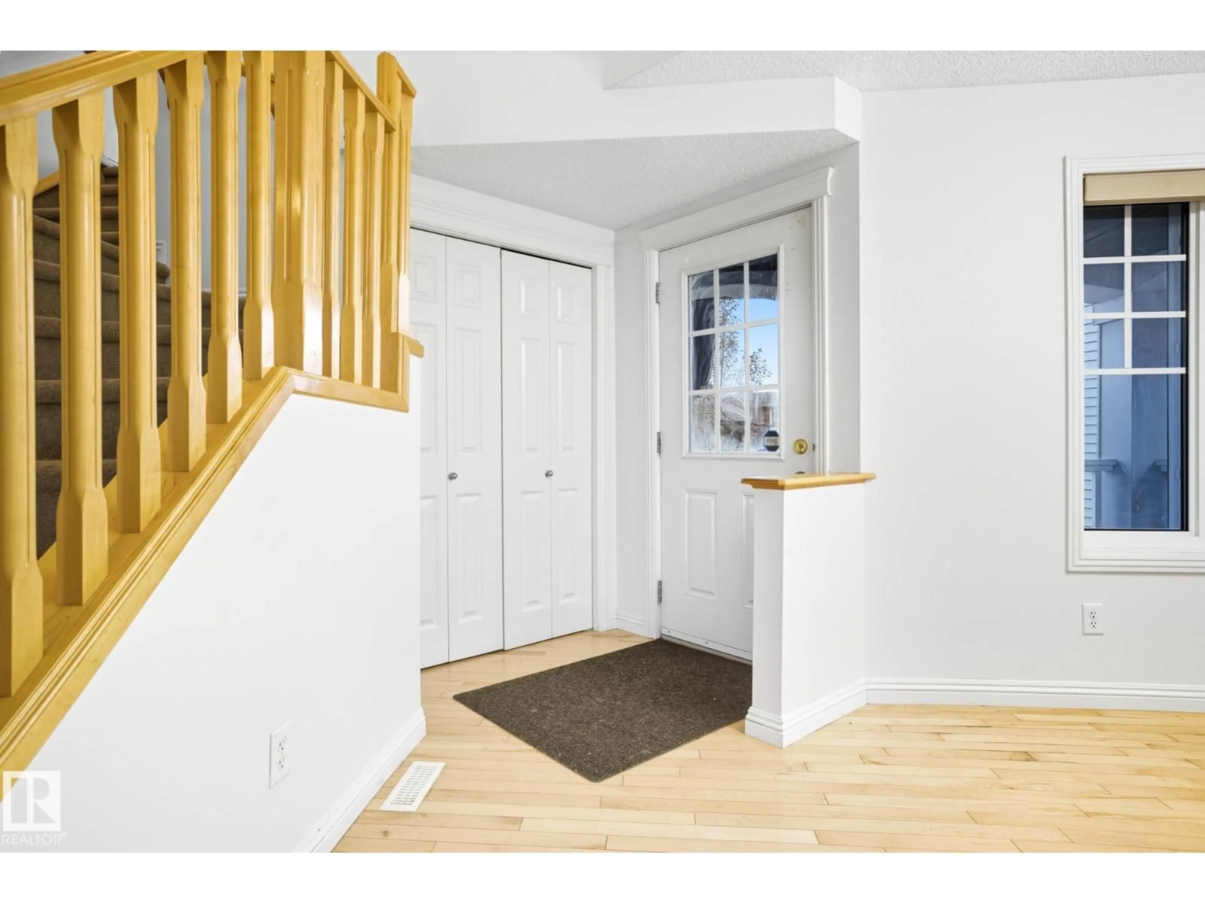 Indoor entryway for 548 ADAMS WY, Edmonton Alberta T6W0H1