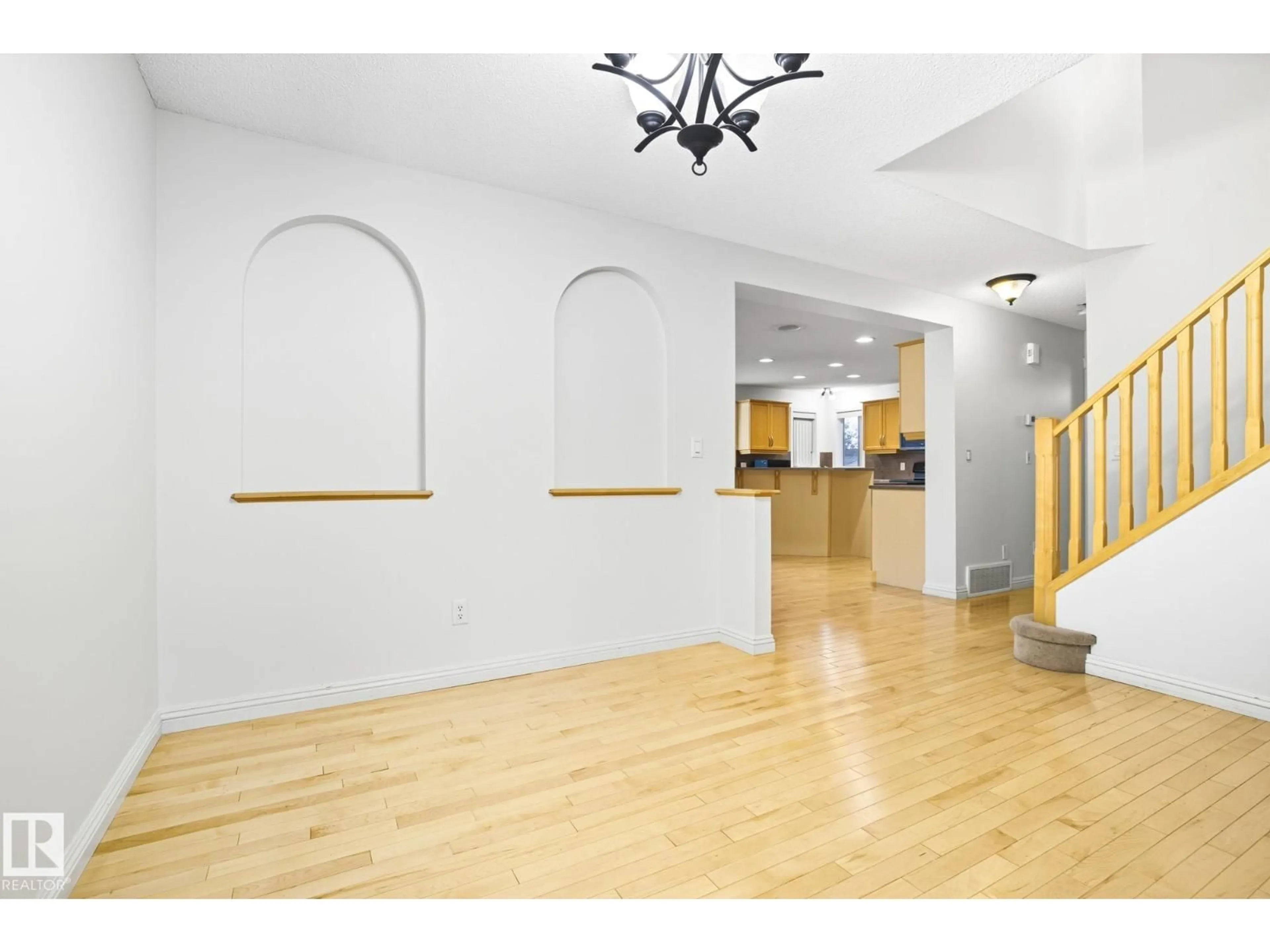 Indoor foyer for 548 ADAMS WY, Edmonton Alberta T6W0H1