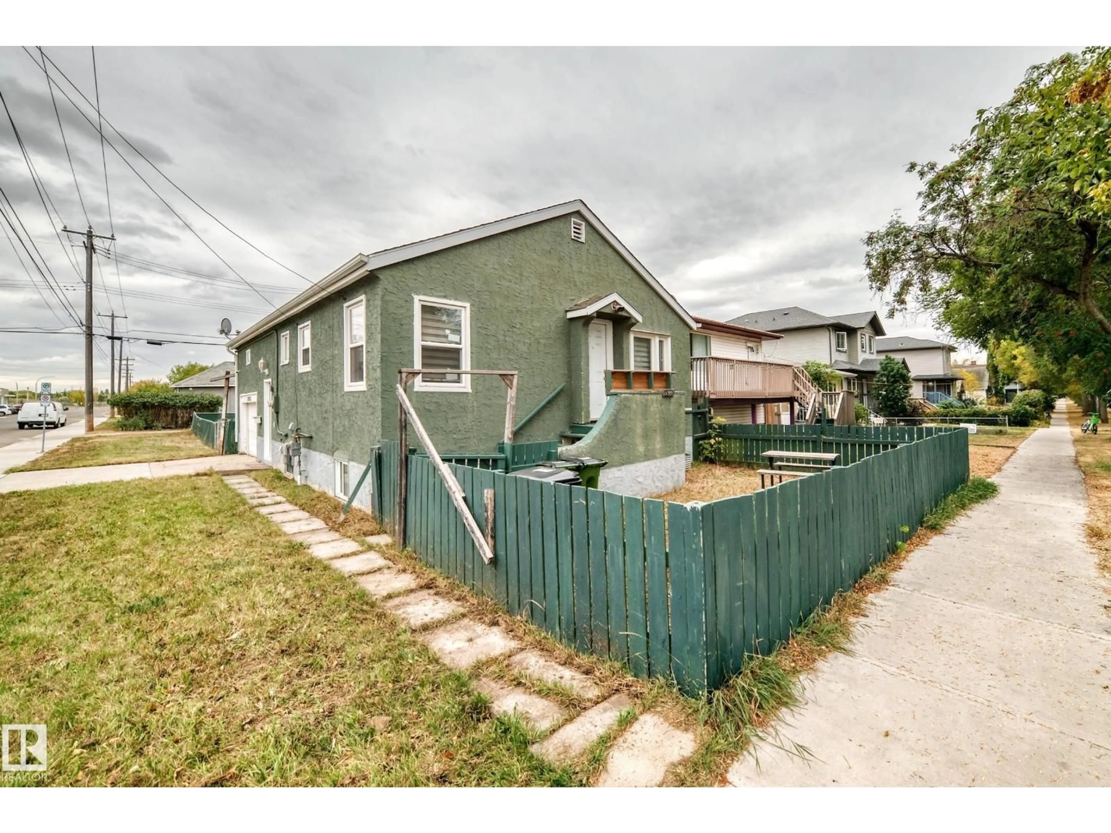Unknown for NW - 11951 77 ST, Edmonton Alberta T5B2G5