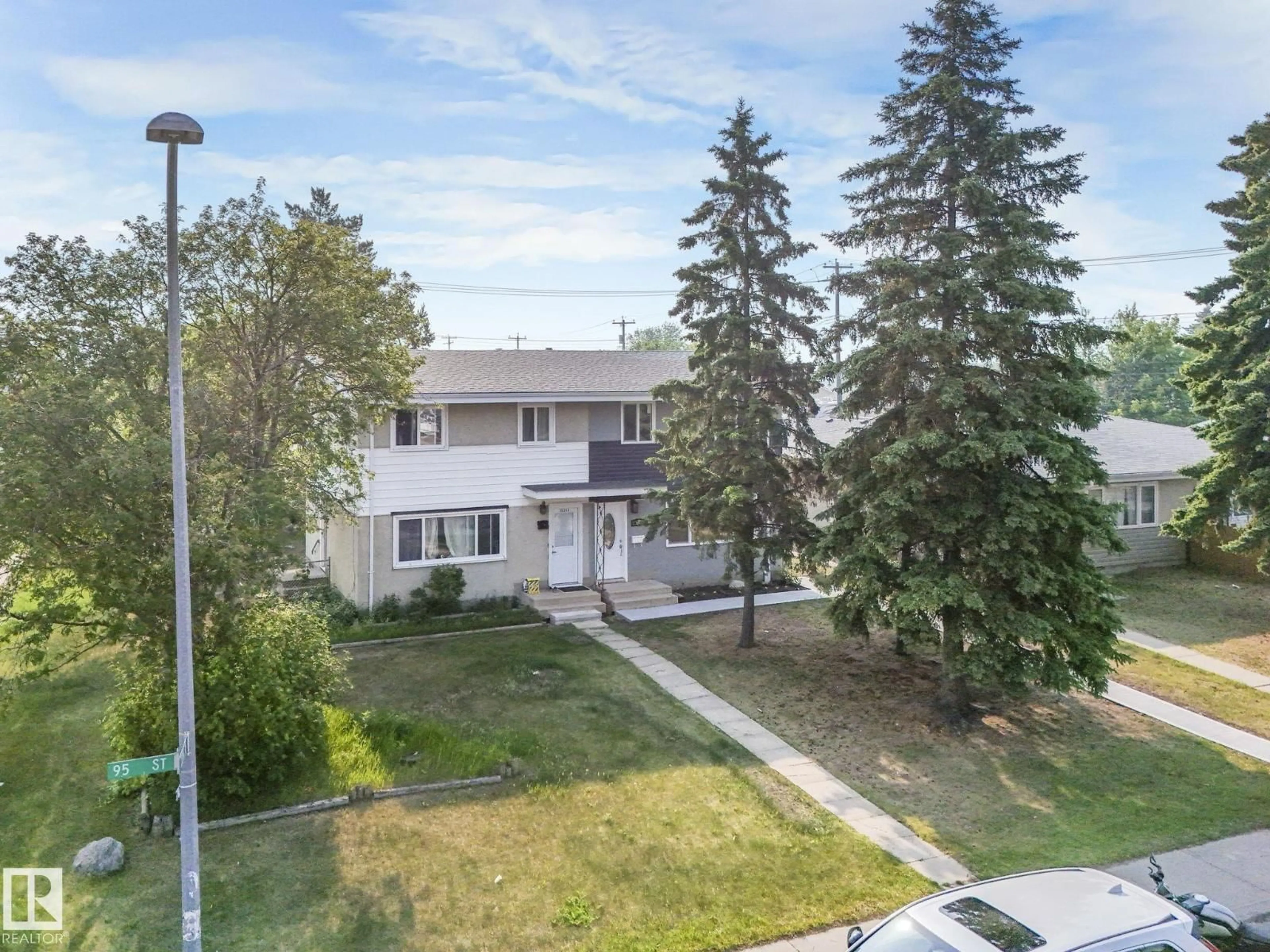 A pic from outside/outdoor area/front of a property/back of a property/a pic from drone, street for NW - 13211 95 ST, Edmonton Alberta T5E3Y2