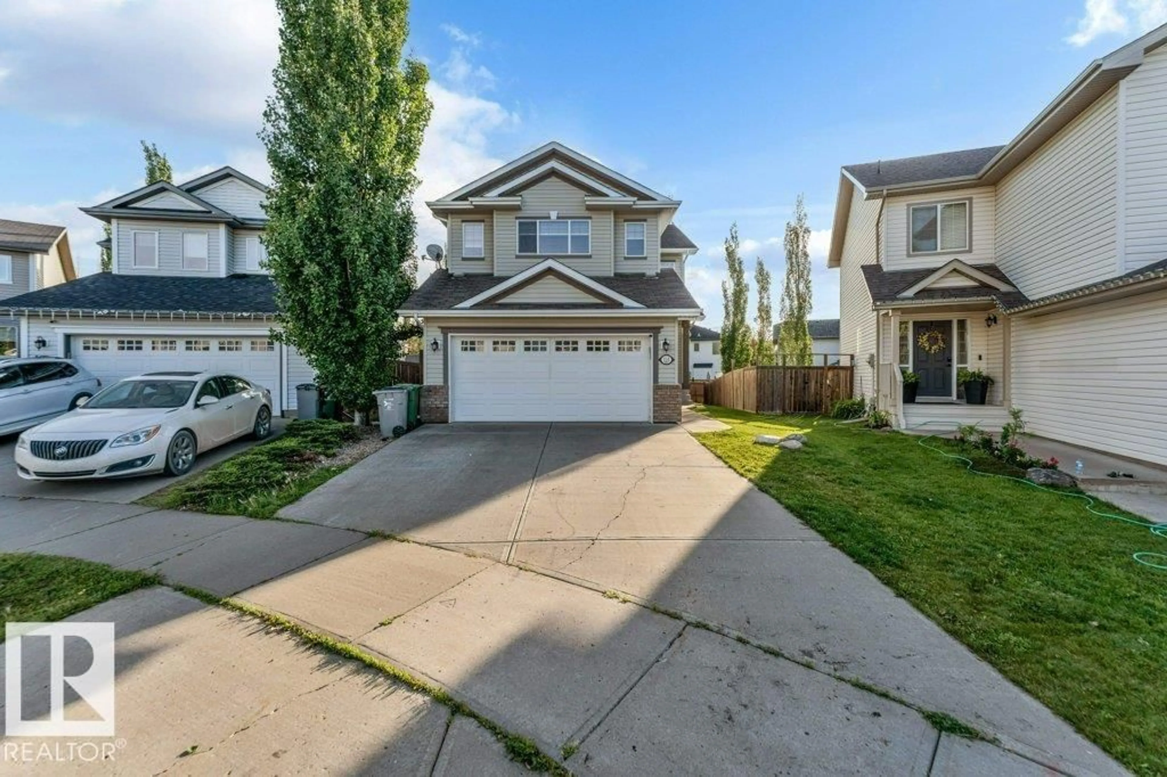 A pic from outside/outdoor area/front of a property/back of a property/a pic from drone, street for 123 CHAMPLAIN PL, Beaumont Alberta T4X1V9