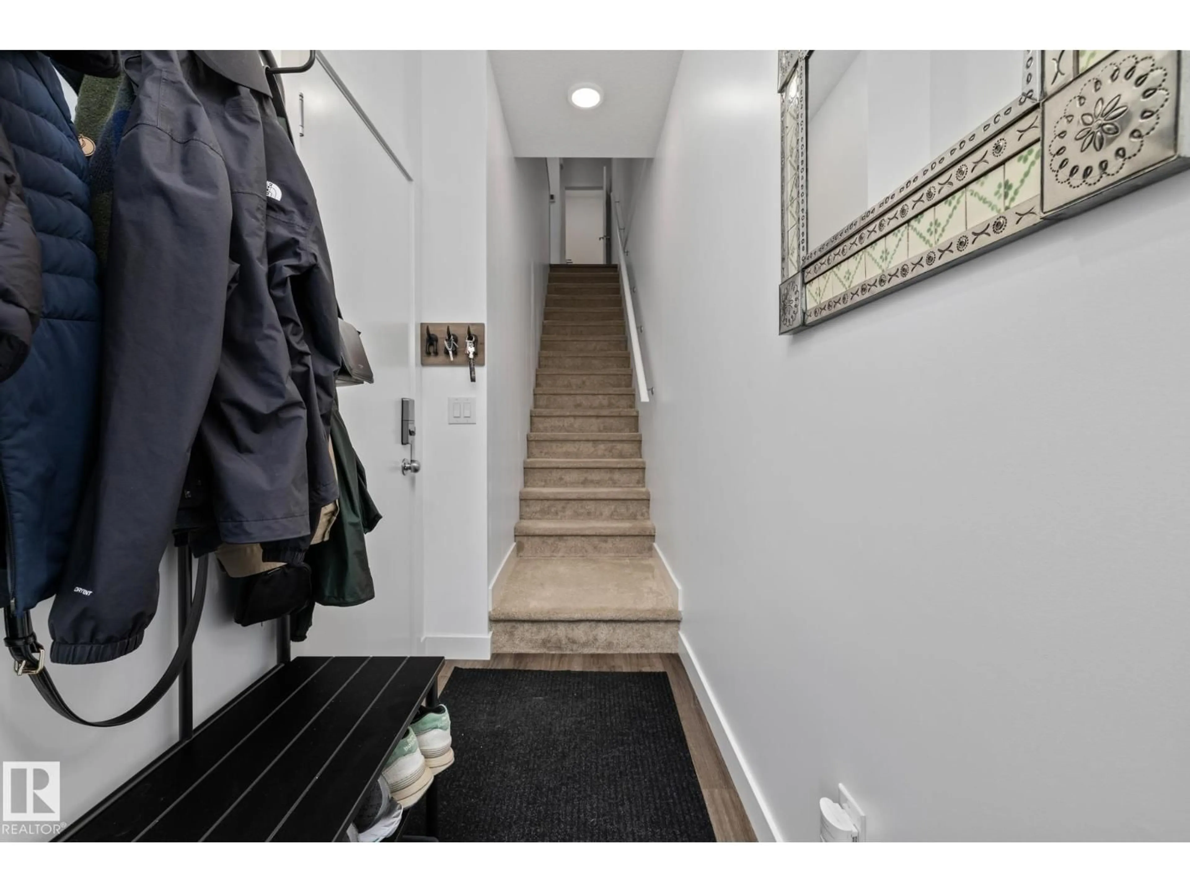 Indoor entryway for 100 JENSEN LAKES BV, St. Albert Alberta T8N7T9