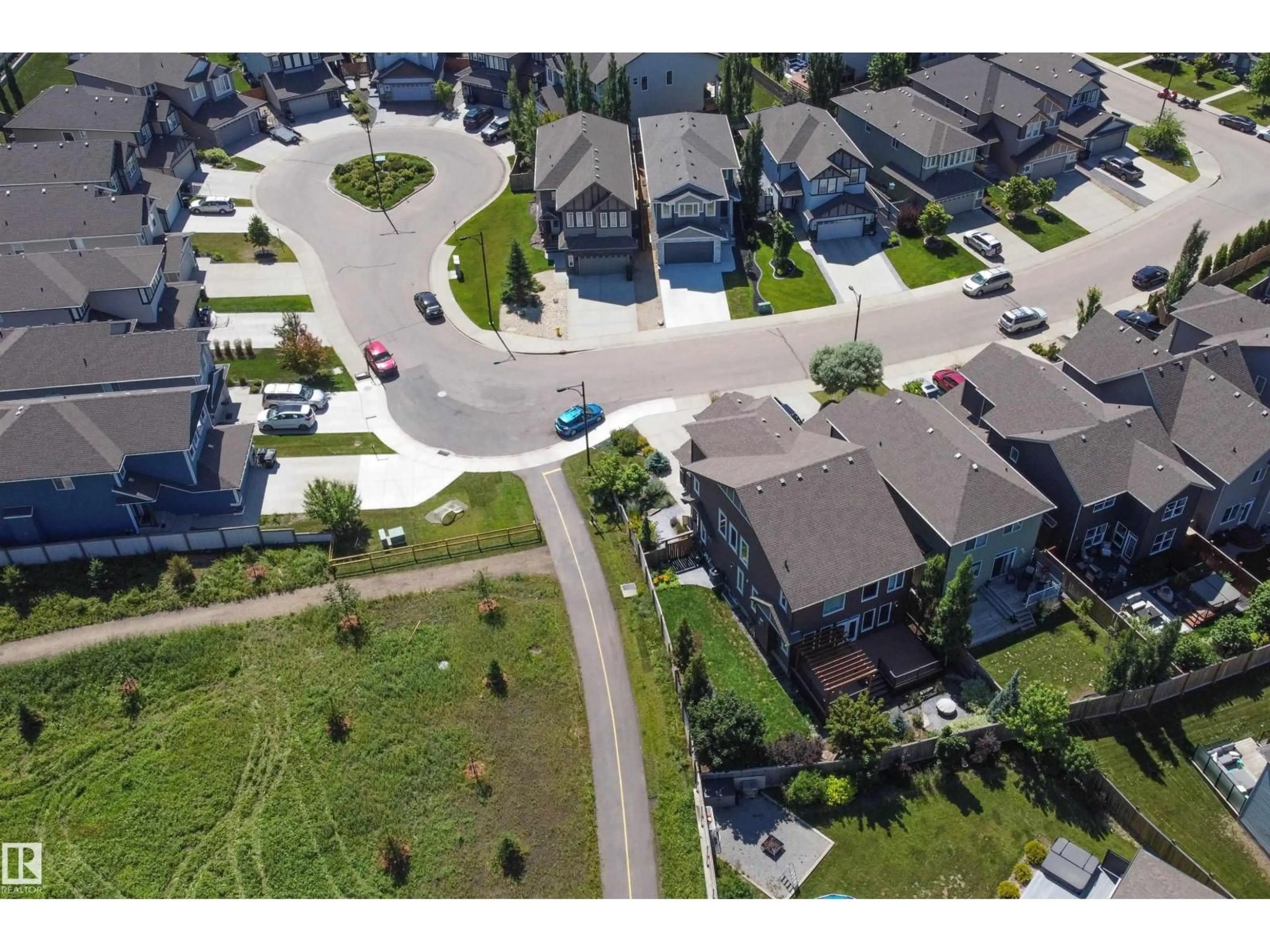 A pic from outside/outdoor area/front of a property/back of a property/a pic from drone, street for 17 SUNBURY PL, Sherwood Park Alberta T8H0K3
