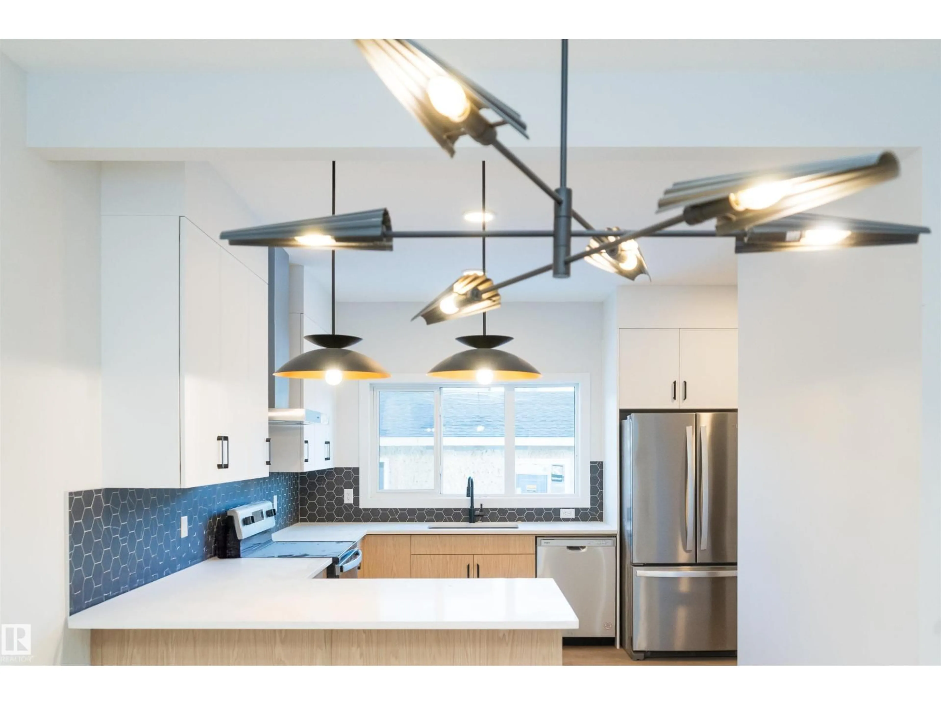 Contemporary kitchen, unknown for 5113 PILOT LN, Edmonton Alberta T5G2S5