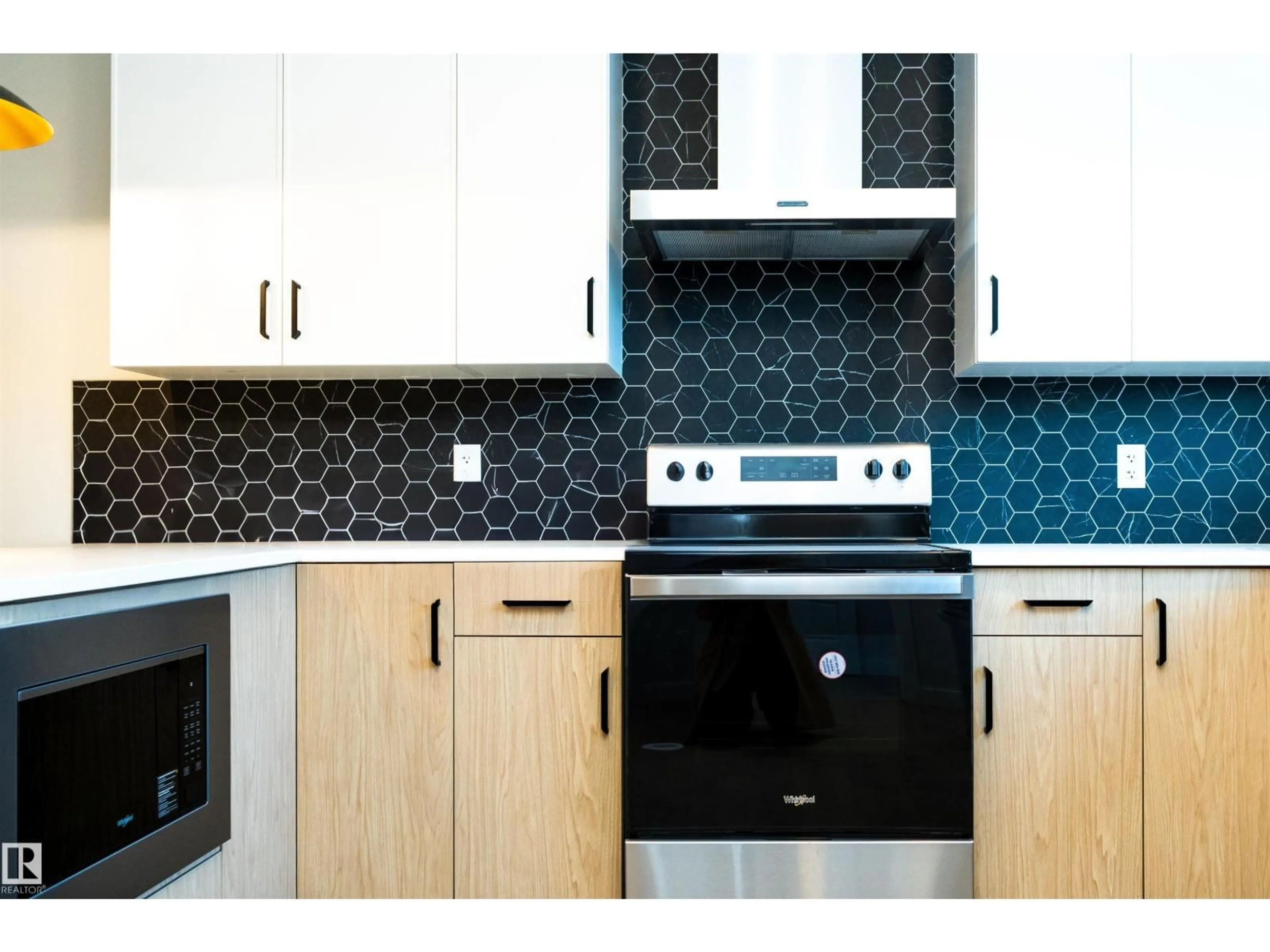 Standard kitchen, unknown for 5113 PILOT LN, Edmonton Alberta T5G2S5