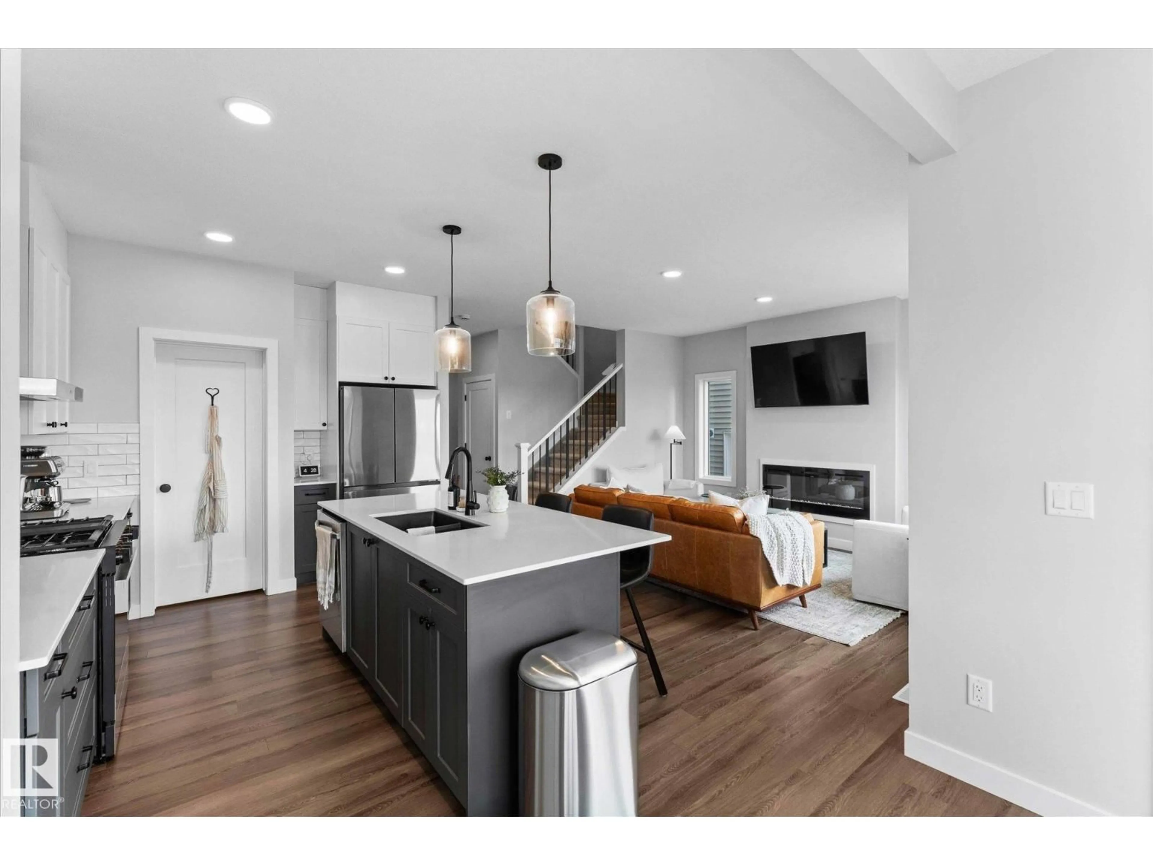 Open concept kitchen, unknown for 17 SUMAC CL, Fort Saskatchewan Alberta T8L0J2