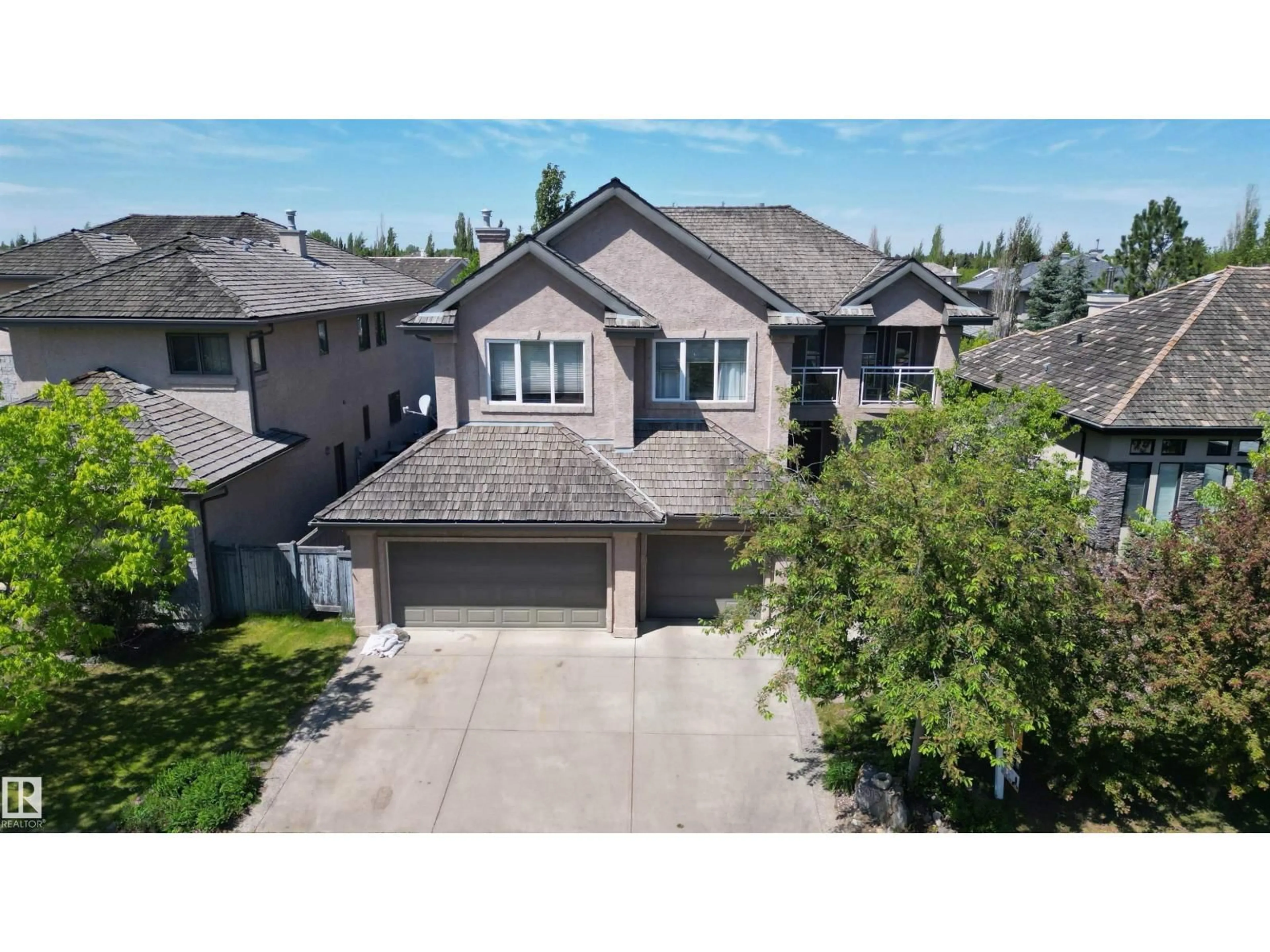 A pic from outside/outdoor area/front of a property/back of a property/a pic from drone, street for 5010 DONSDALE DR, Edmonton Alberta T6M2V2